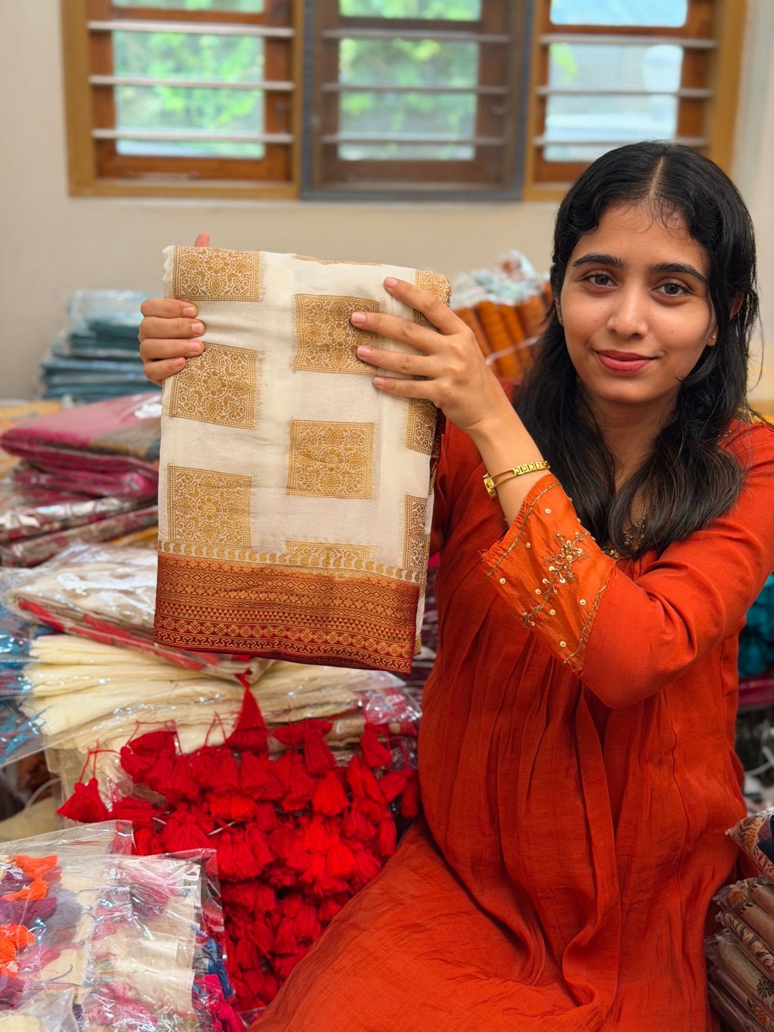 AHANA SQUARE:PREMIUM GEORGETTE BANARASI SAREE - aurimo.inAHANA SQUARE:PREMIUM GEORGETTE BANARASI SAREE