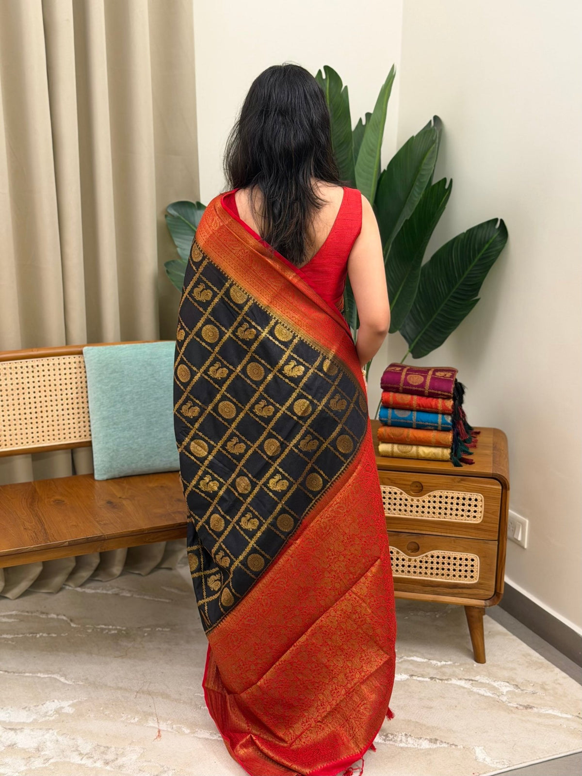 AYILYAM BLACK AND RED:SEMI BANARASI SAREE - aurimo.inAYILYAM BLACK AND RED:SEMI BANARASI SAREE