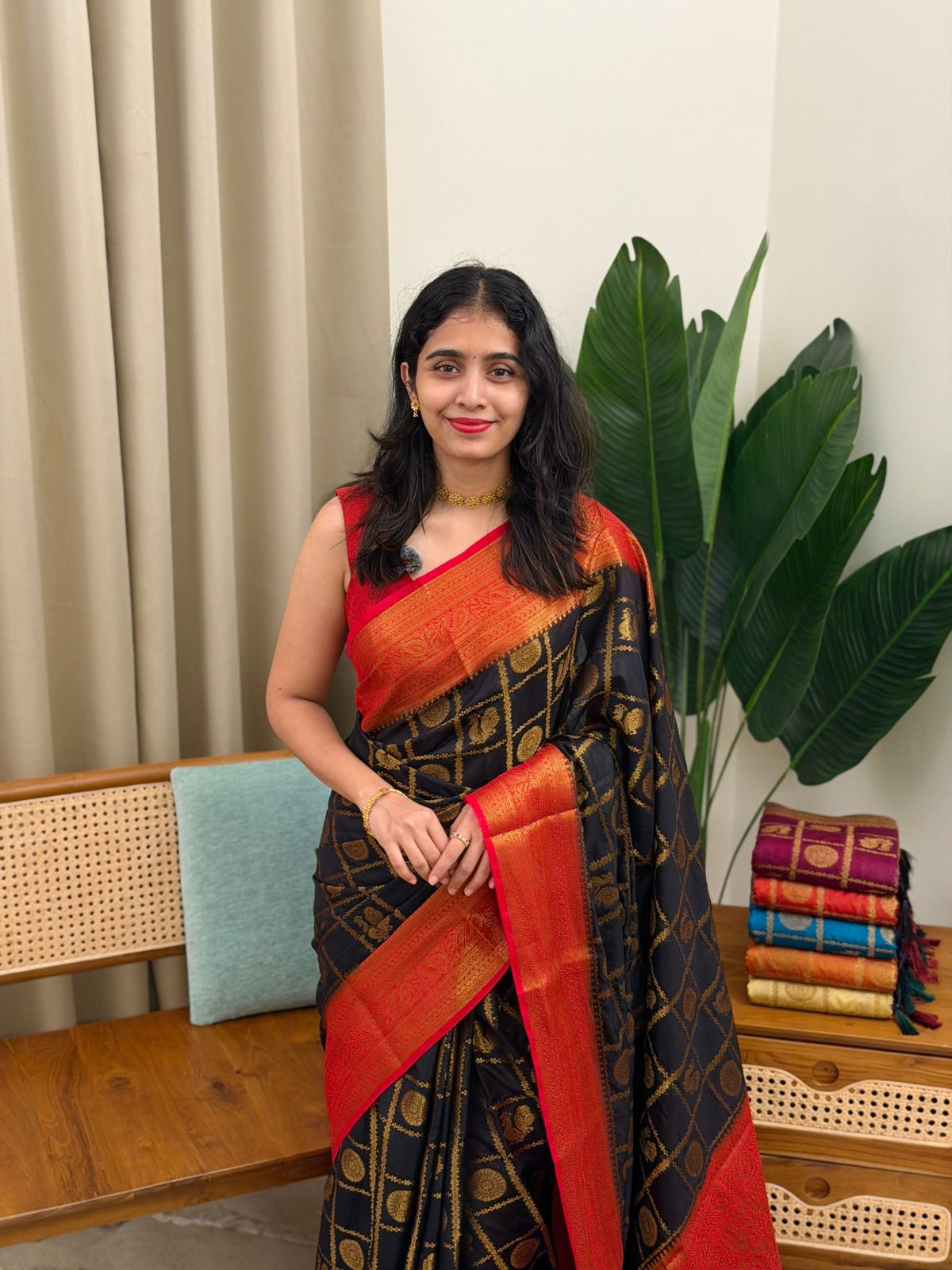 AYILYAM BLACK AND RED:SEMI BANARASI SAREE - aurimo.inAYILYAM BLACK AND RED:SEMI BANARASI SAREE