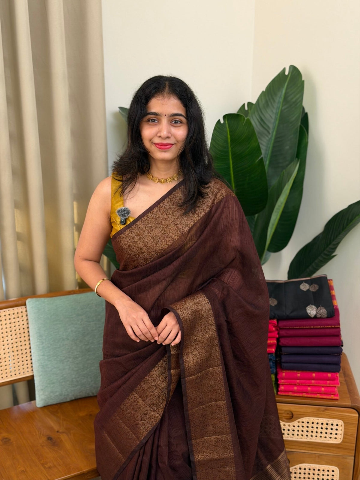 BHAMA BROWN:PREMIUM LINEN JUTE SAREE - aurimo.inBHAMA BROWN:PREMIUM LINEN JUTE SAREE