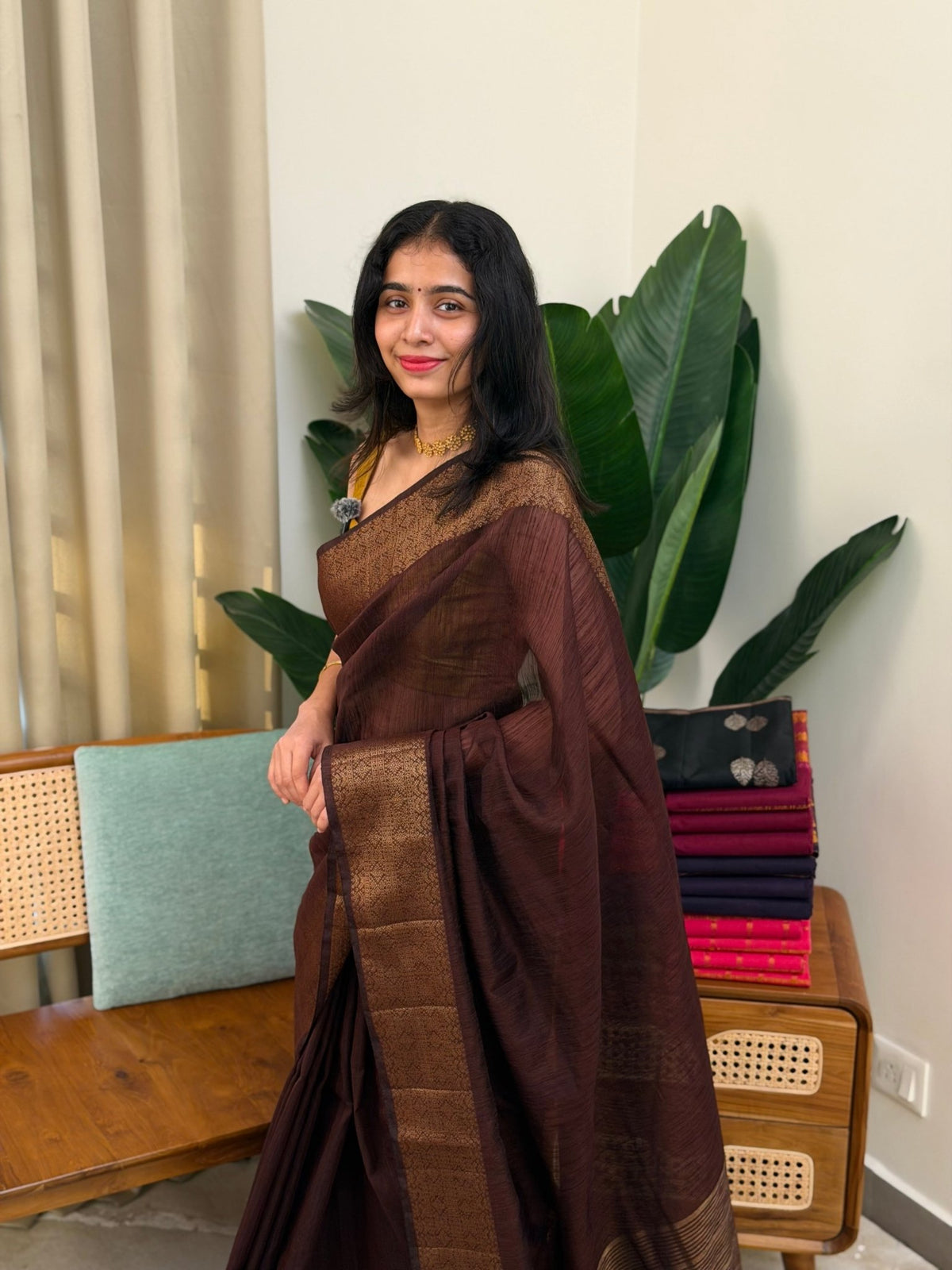 BHAMA BROWN:PREMIUM LINEN JUTE SAREE - aurimo.inBHAMA BROWN:PREMIUM LINEN JUTE SAREE