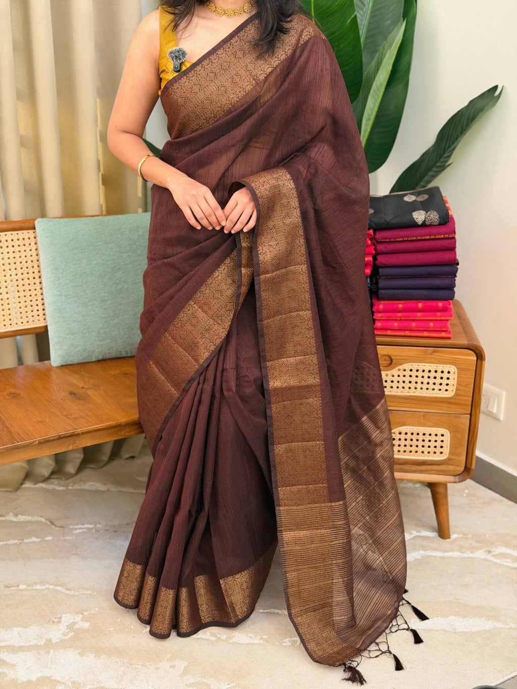 BHAMA BROWN:PREMIUM LINEN JUTE SAREE - aurimo.inBHAMA BROWN:PREMIUM LINEN JUTE SAREE