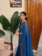 BHAMA PEACOCK BLUE:PREMIUM LINEN JUTE SAREE - aurimo.inBHAMA PEACOCK BLUE:PREMIUM LINEN JUTE SAREE