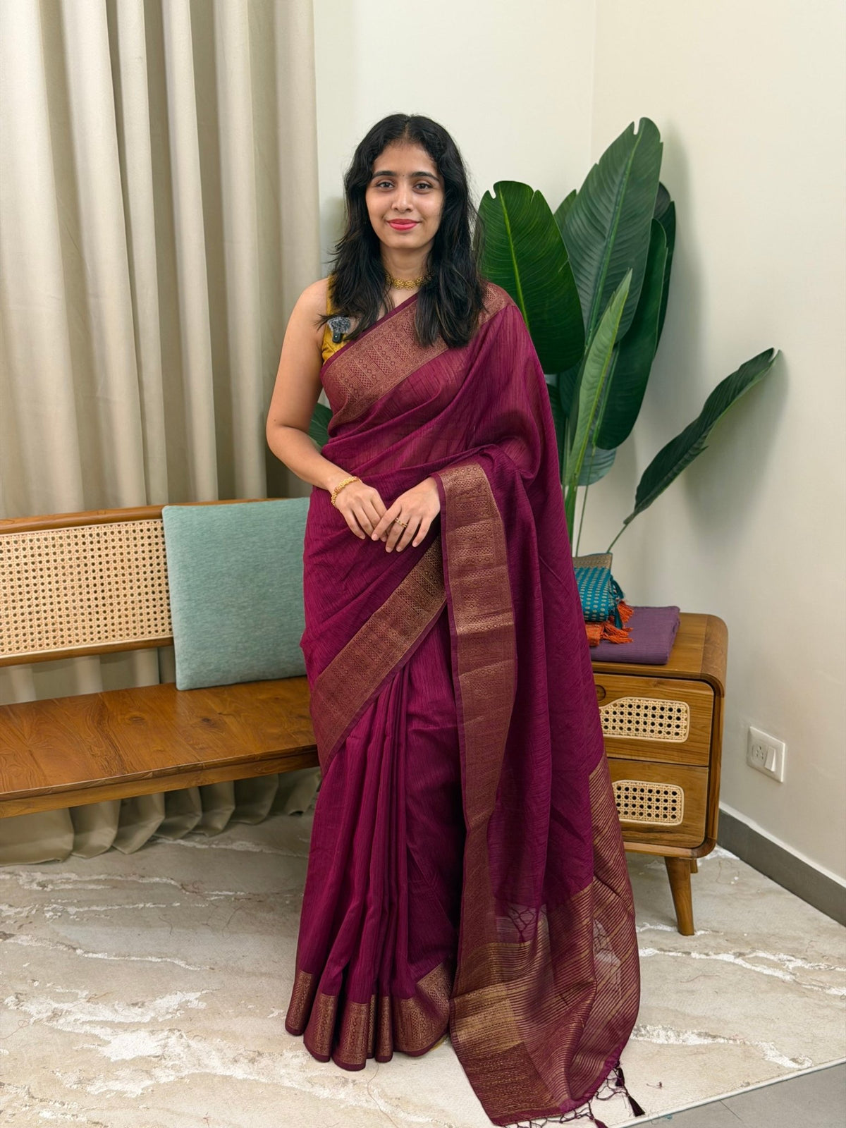 BHOOMI WINE:PREMIUM LINEN JUTE SAREE - aurimo.inBHOOMI WINE:PREMIUM LINEN JUTE SAREE