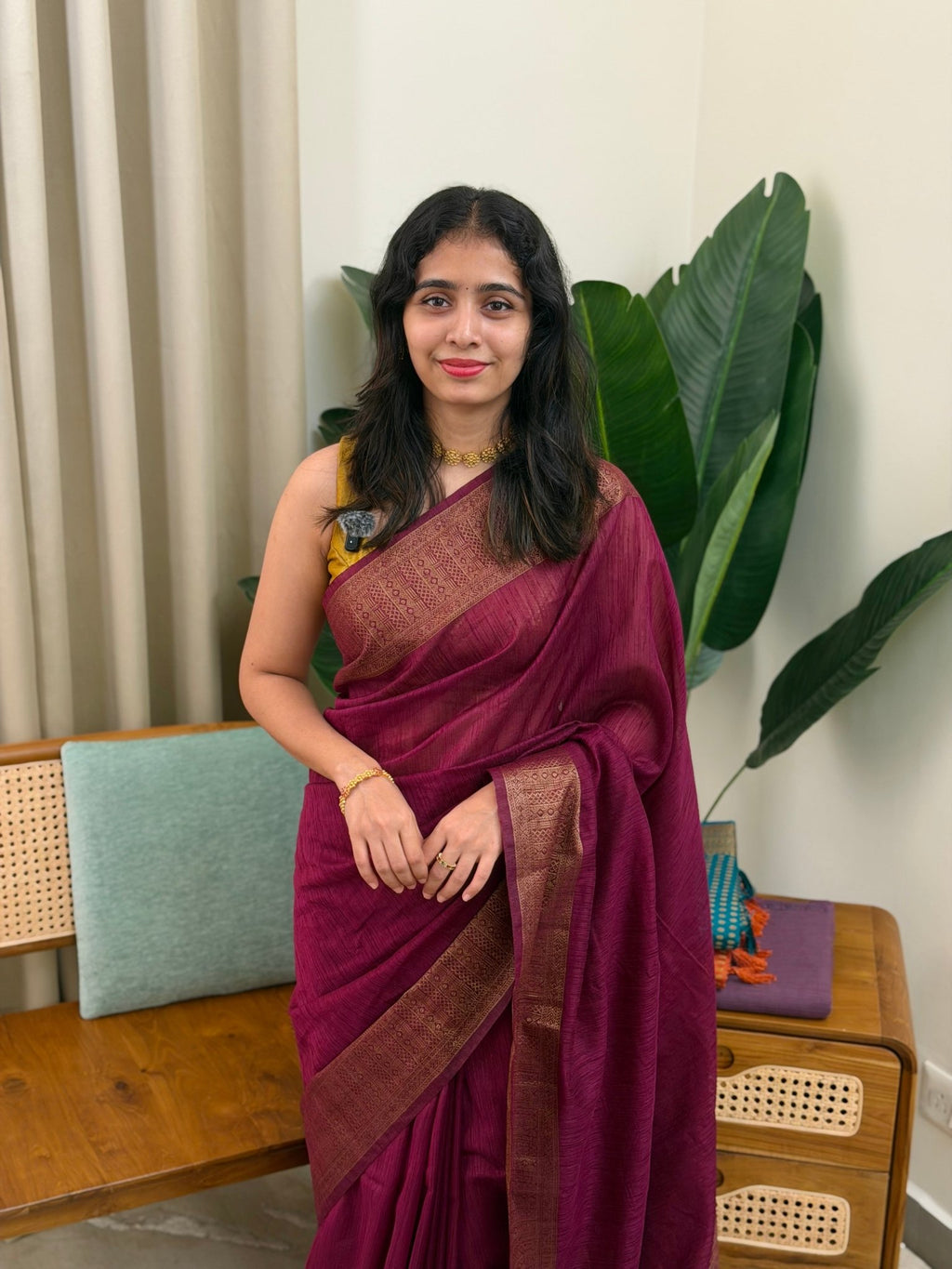 BHOOMI WINE:PREMIUM LINEN JUTE SAREE - aurimo.inBHOOMI WINE:PREMIUM LINEN JUTE SAREE