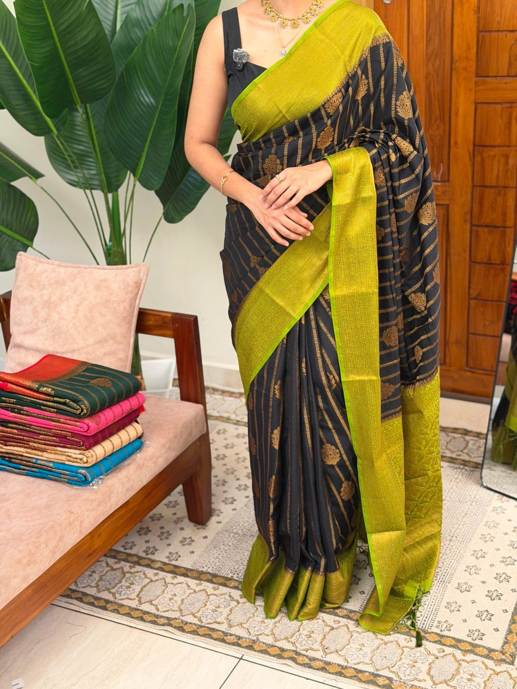 CHANDRA BLACK:SEMI BANARASI SAREE - aurimo.inCHANDRA BLACK:SEMI BANARASI SAREE