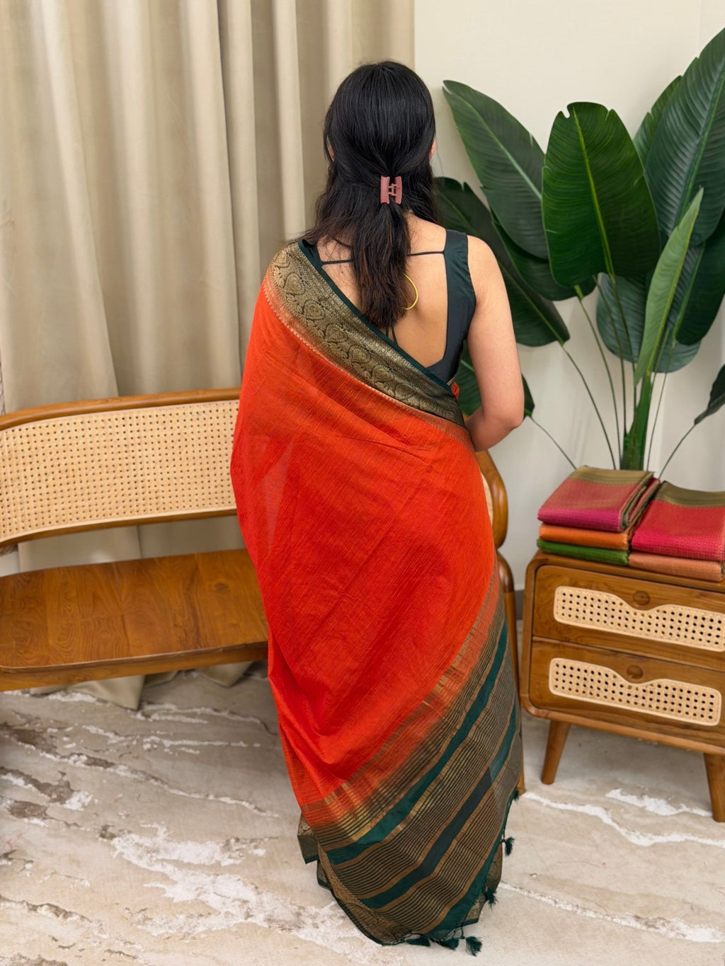 DEEPIKA ORANGE AND GREEN: LINEN JUTE SAREE - aurimo.inDEEPIKA ORANGE AND GREEN: LINEN JUTE SAREE