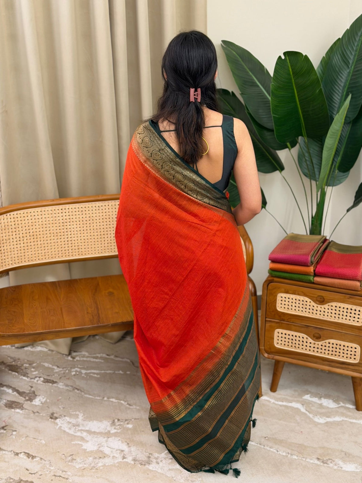 DEEPIKA ORANGE AND GREEN: LINEN JUTE SAREE - aurimo.inDEEPIKA ORANGE AND GREEN: LINEN JUTE SAREE