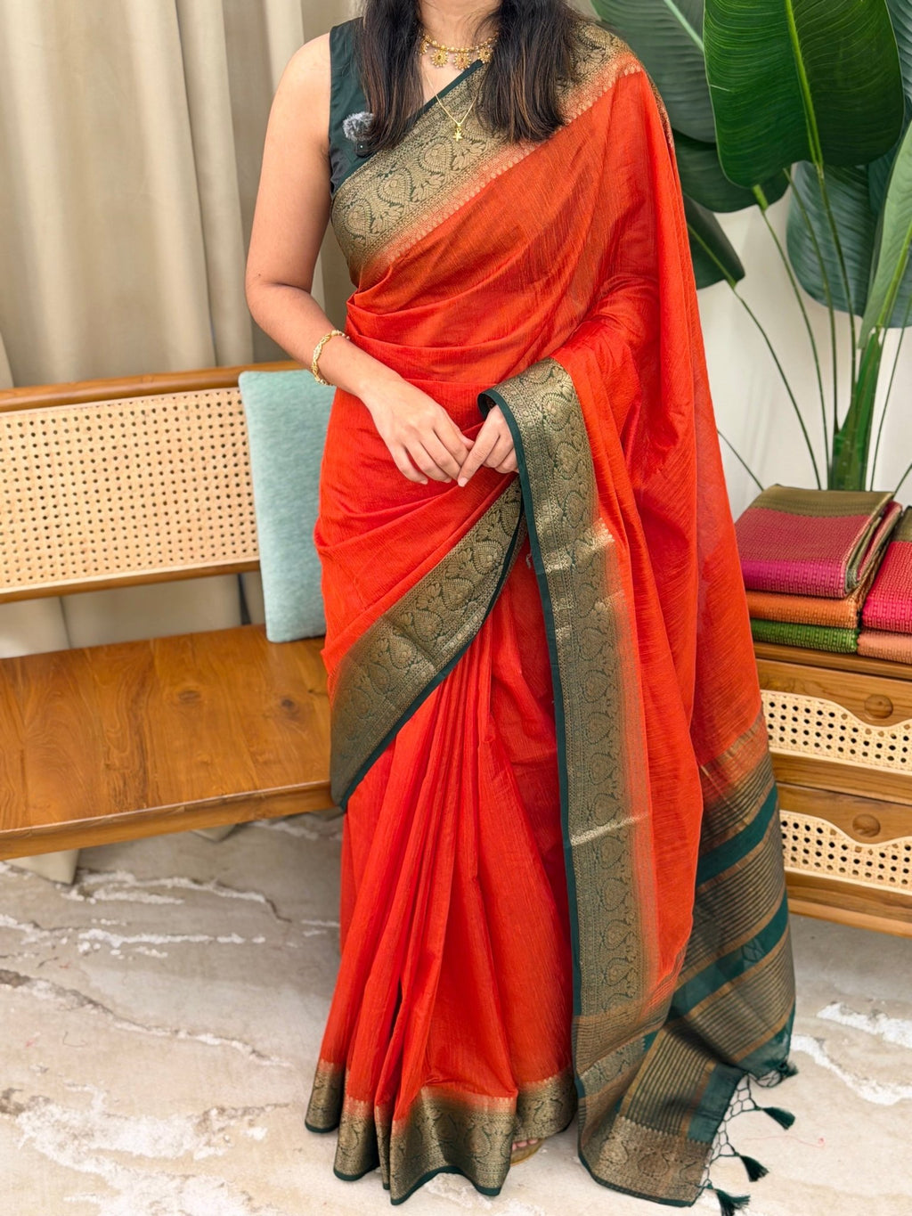 DEEPIKA ORANGE AND GREEN: LINEN JUTE SAREE - aurimo.inDEEPIKA ORANGE AND GREEN: LINEN JUTE SAREE