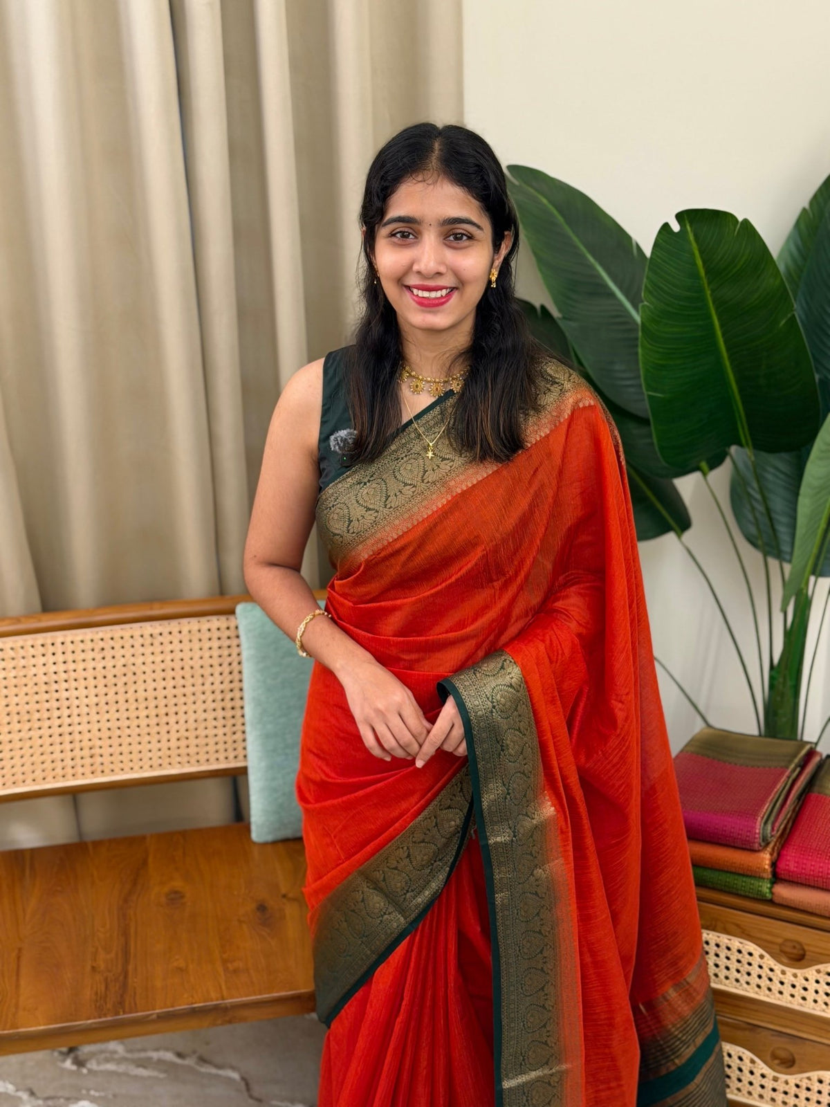 DEEPIKA ORANGE AND GREEN: LINEN JUTE SAREE - aurimo.inDEEPIKA ORANGE AND GREEN: LINEN JUTE SAREE