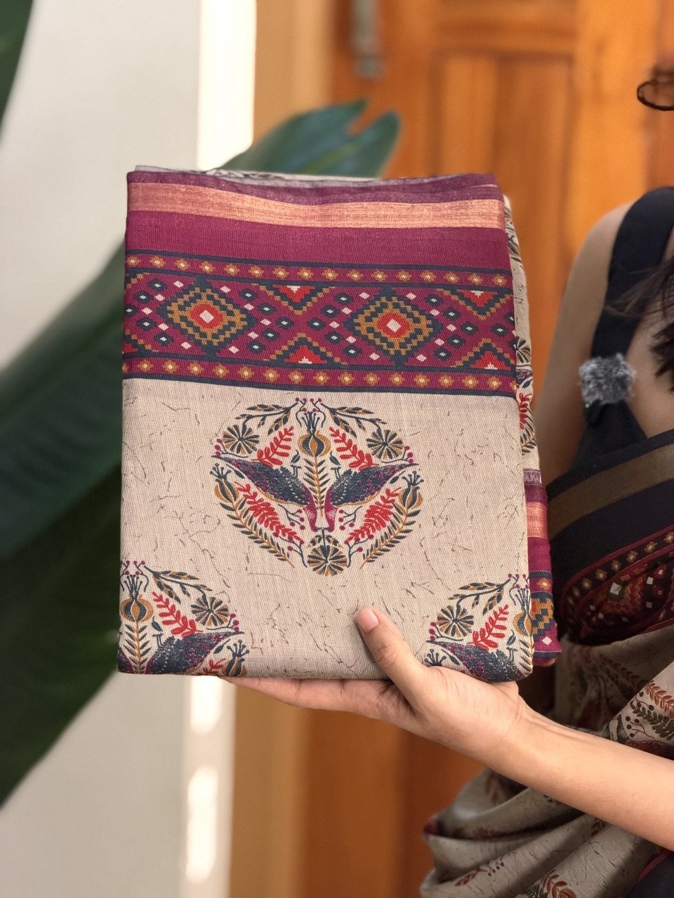 GAYATHRI VADAMULLA:CHANDERI SILK SAREE - aurimo.inGAYATHRI VADAMULLA:CHANDERI SILK SAREE