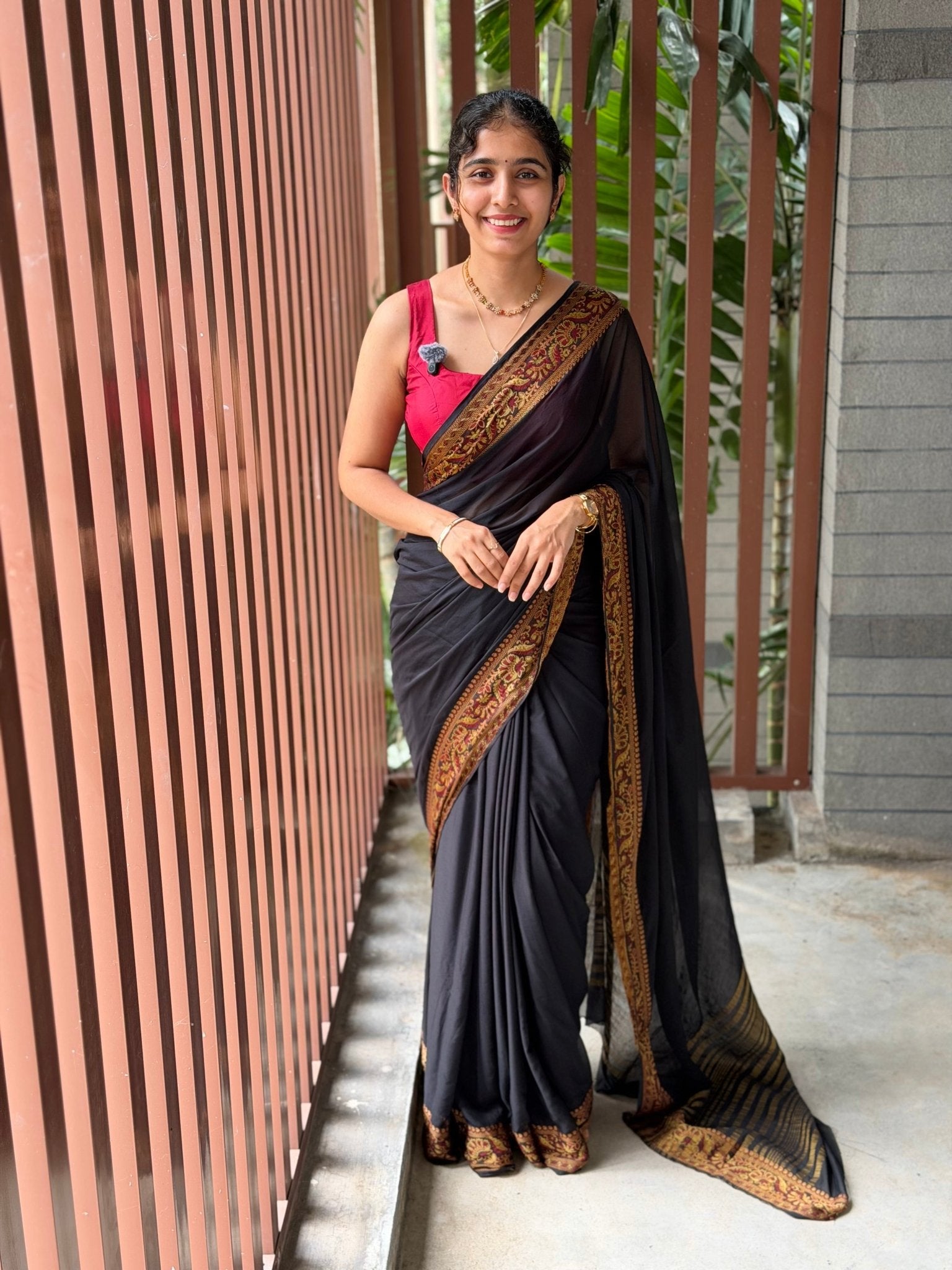 KANI BLACK: SEMI CHIFFON CREPE SILK SAREE - aurimo.inKANI BLACK: SEMI CHIFFON CREPE SILK SAREE