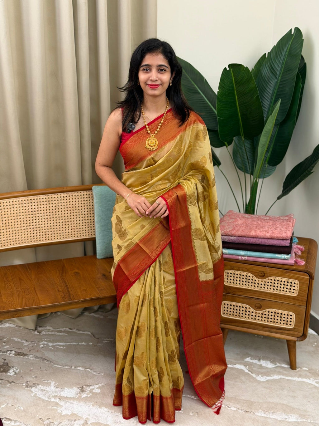 KANIHA CHICKOO AND RED:SEMI BANARASI SAREE - aurimo.inKANIHA CHICKOO AND RED:SEMI BANARASI SAREE