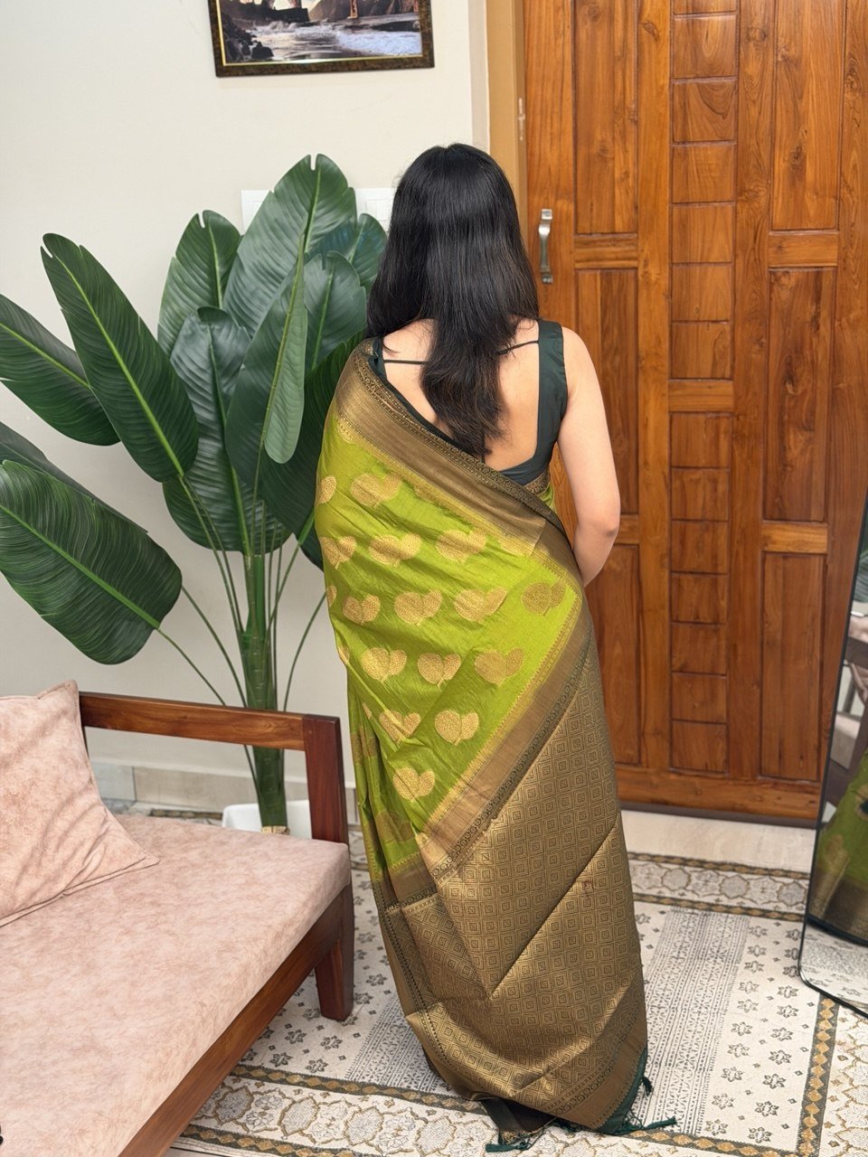 KANIHA GREEN AND GREEN:SEMI BANARASI SAREE - aurimo.inKANIHA GREEN AND GREEN:SEMI BANARASI SAREE