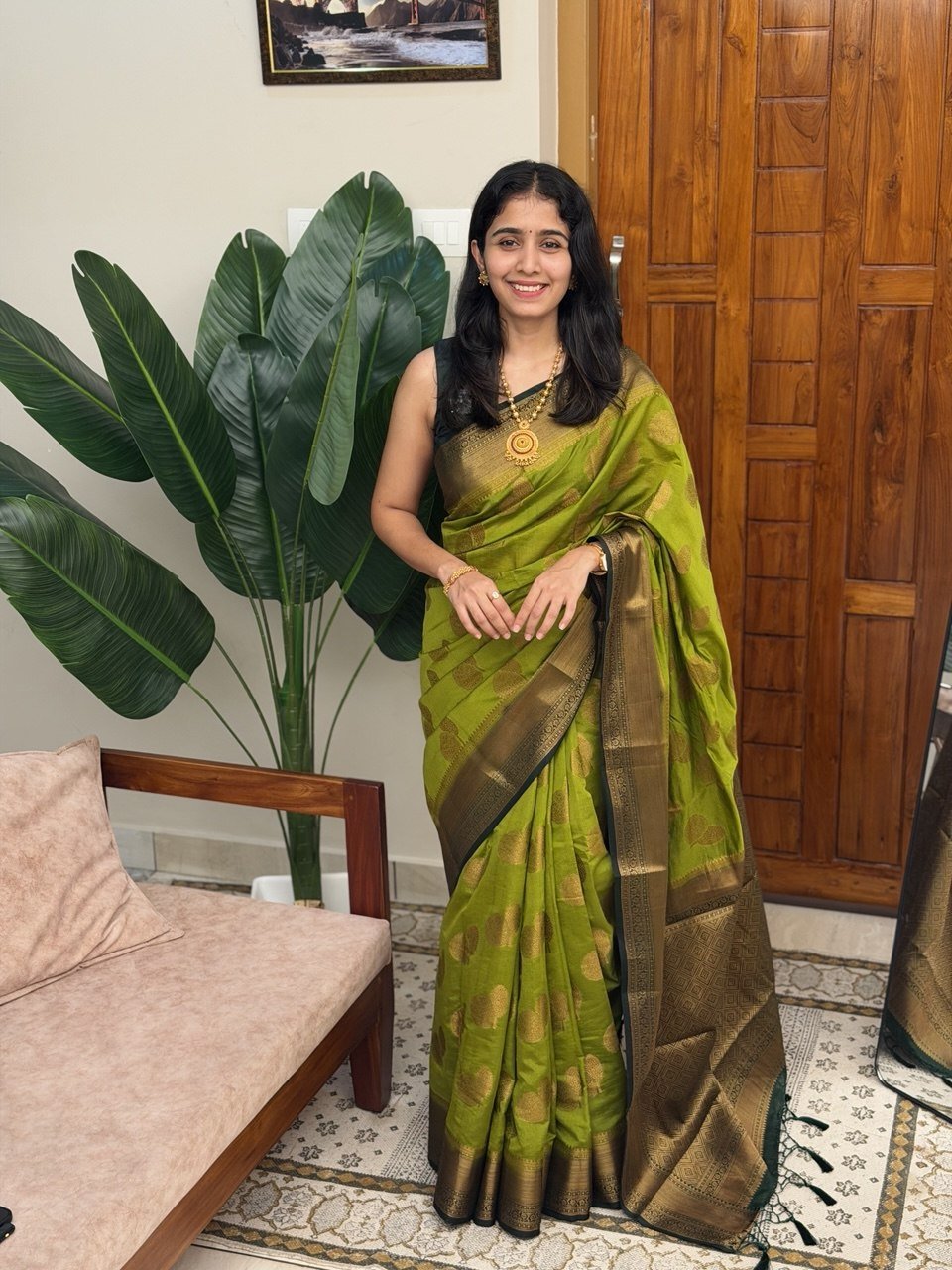 KANIHA GREEN AND GREEN:SEMI BANARASI SAREE - aurimo.inKANIHA GREEN AND GREEN:SEMI BANARASI SAREE