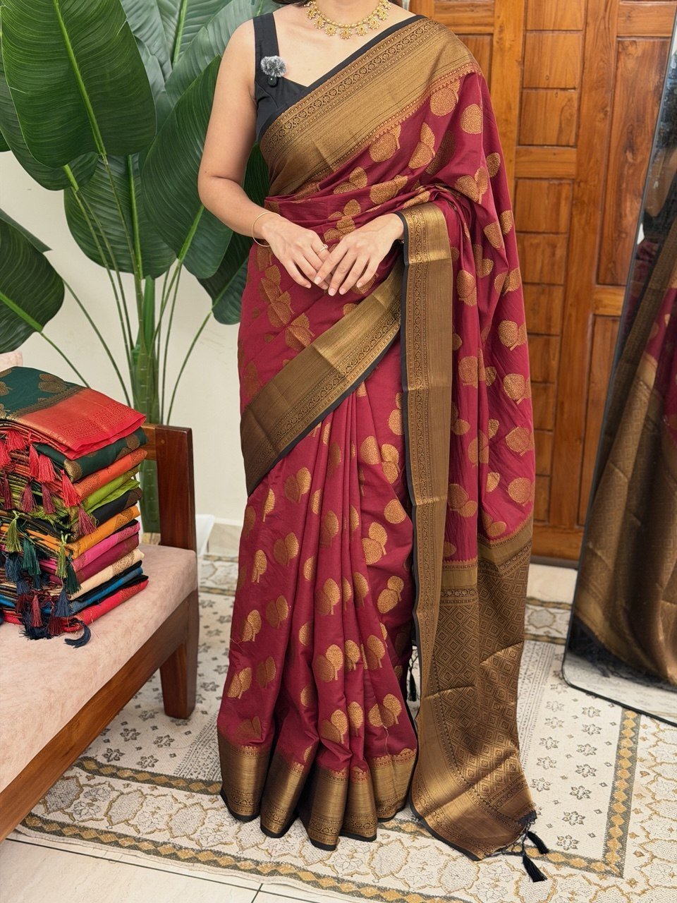 KANIHA MAROON:SEMI BANARASI SAREE - aurimo.inKANIHA MAROON:SEMI BANARASI SAREE