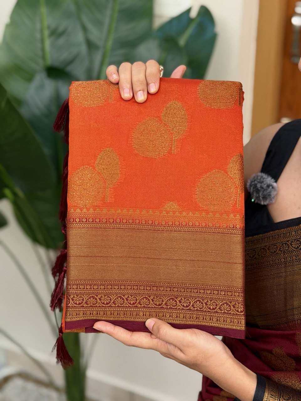 KANIHA ORANGE:SEMI BANARASI SAREE - aurimo.inKANIHA ORANGE:SEMI BANARASI SAREE