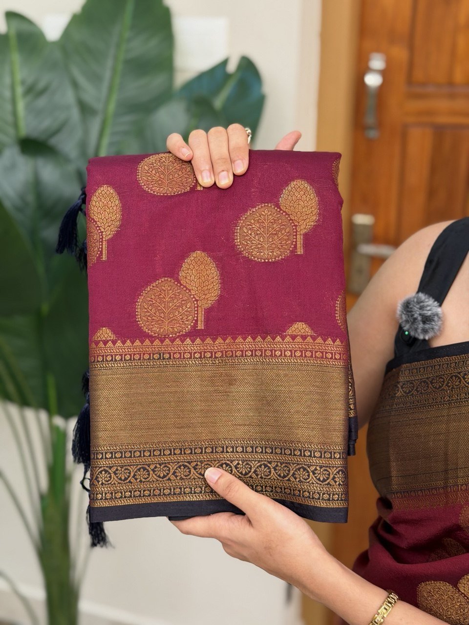 KANIHA VADAMULLA:SEMI BANARASI SAREE - aurimo.inKANIHA VADAMULLA:SEMI BANARASI SAREE