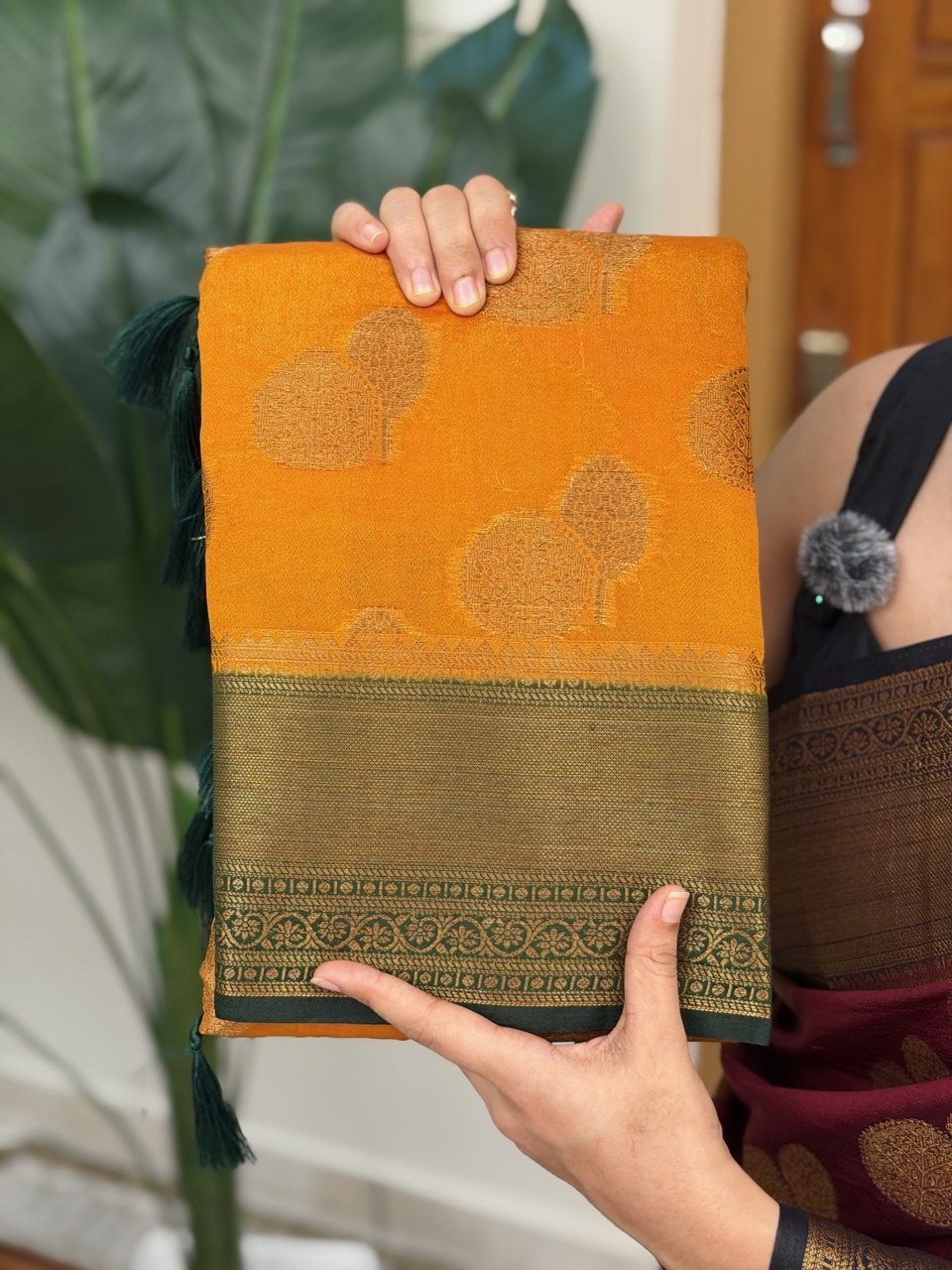 KANIHA YELLOW:SEMI BANARASI SAREE - aurimo.inKANIHA YELLOW:SEMI BANARASI SAREE