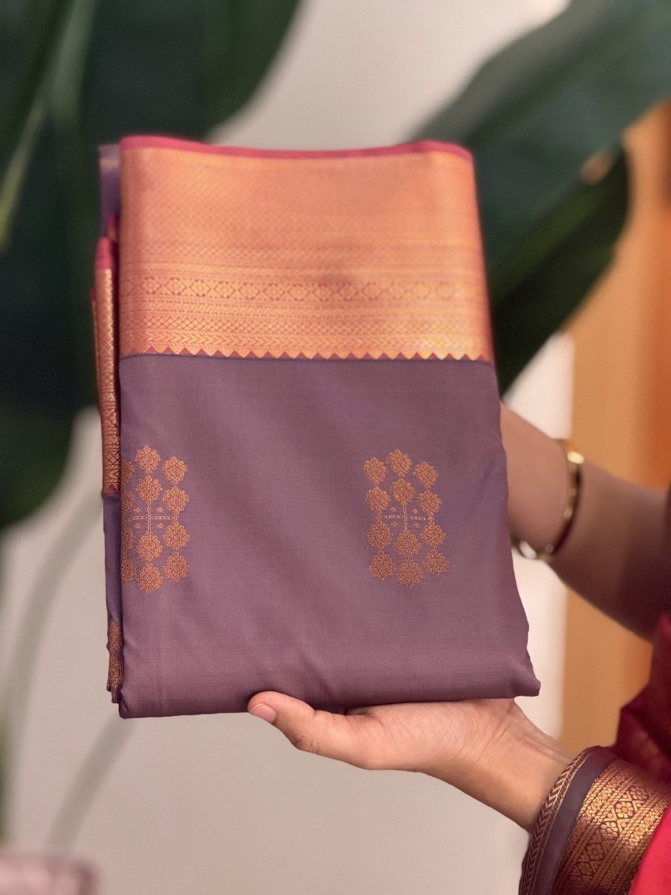 KARTHIKA DUSTY LAVENDER:SOFT SILK SAREE - aurimo.inKARTHIKA DUSTY LAVENDER:SOFT SILK SAREE