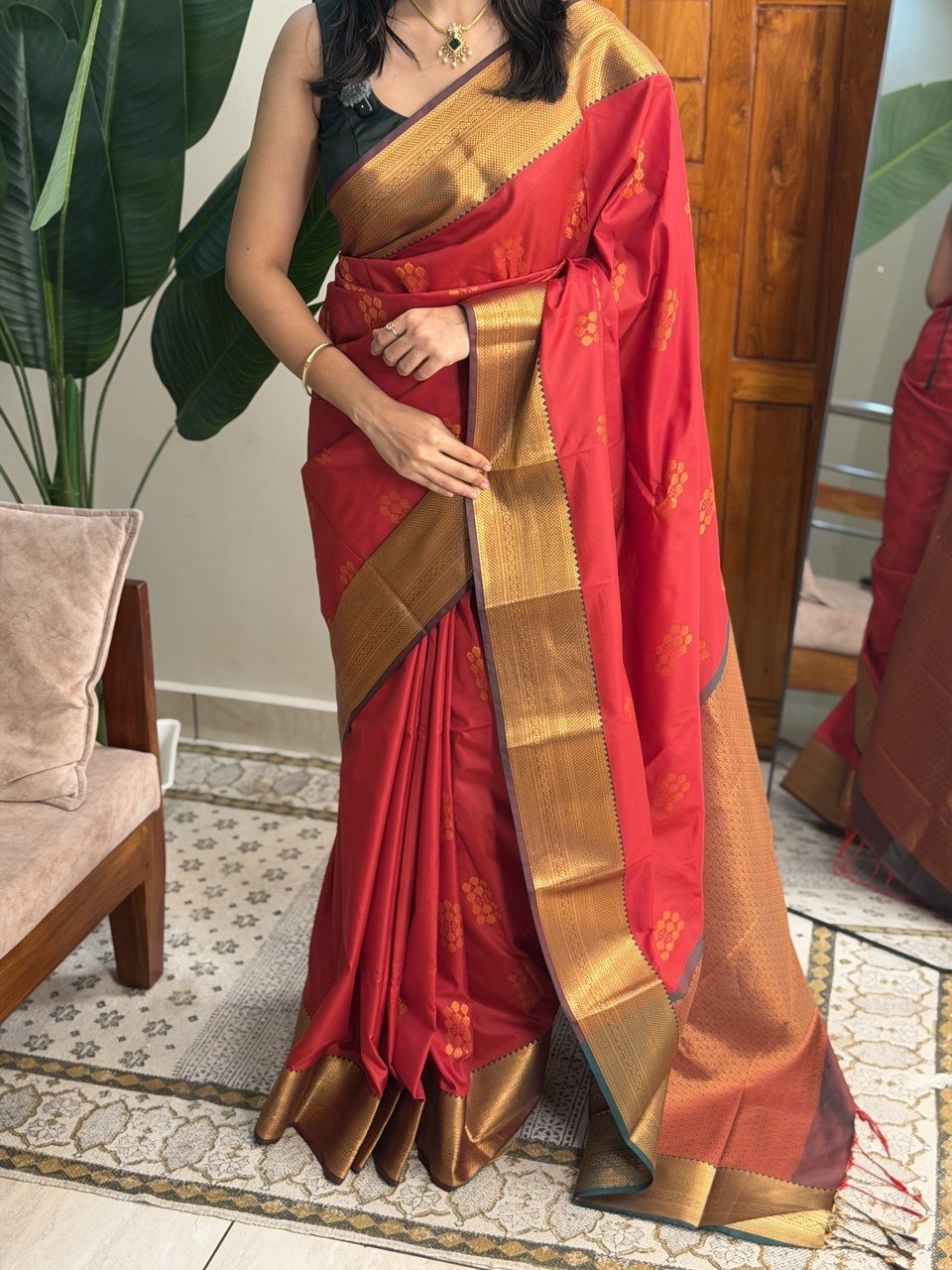 KARTHIKA REDDISH PINK:SOFT SILK SAREE - aurimo.inKARTHIKA REDDISH PINK:SOFT SILK SAREE