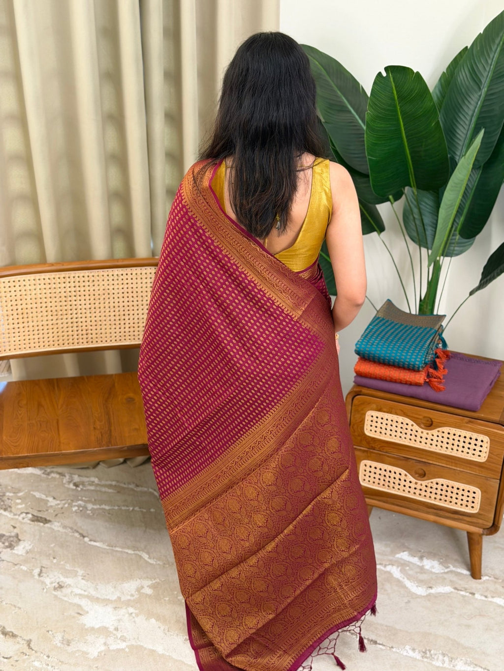 KRISHNA WINE:SEMI BANARASI SAREE - aurimo.inKRISHNA WINE:SEMI BANARASI SAREE