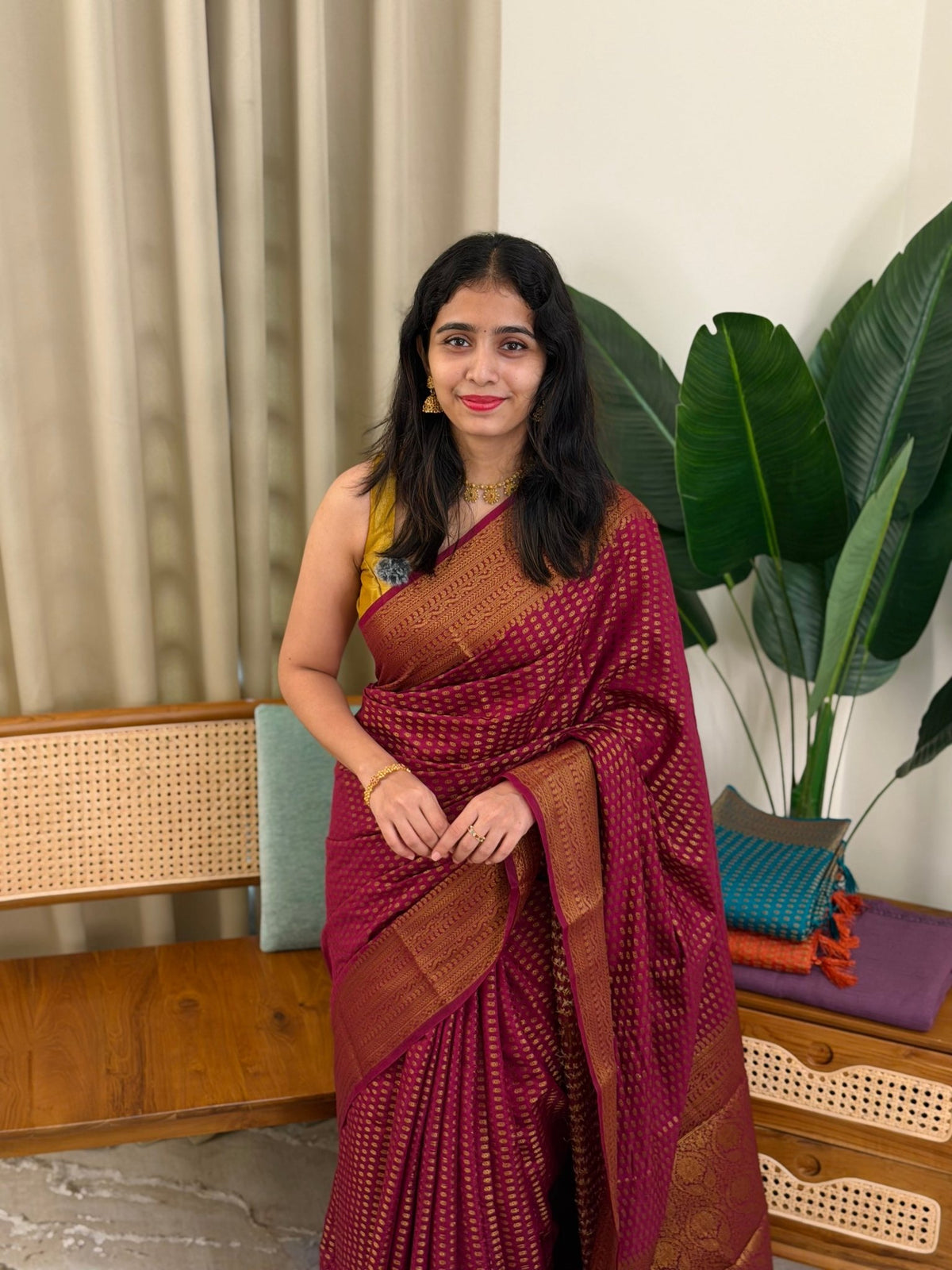 KRISHNA WINE:SEMI BANARASI SAREE - aurimo.inKRISHNA WINE:SEMI BANARASI SAREE