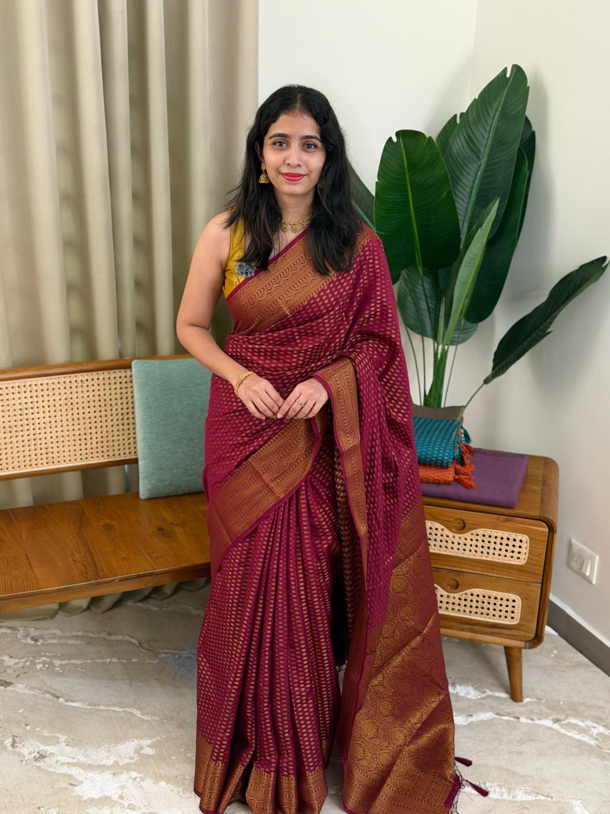 KRISHNA WINE:SEMI BANARASI SAREE - aurimo.inKRISHNA WINE:SEMI BANARASI SAREE
