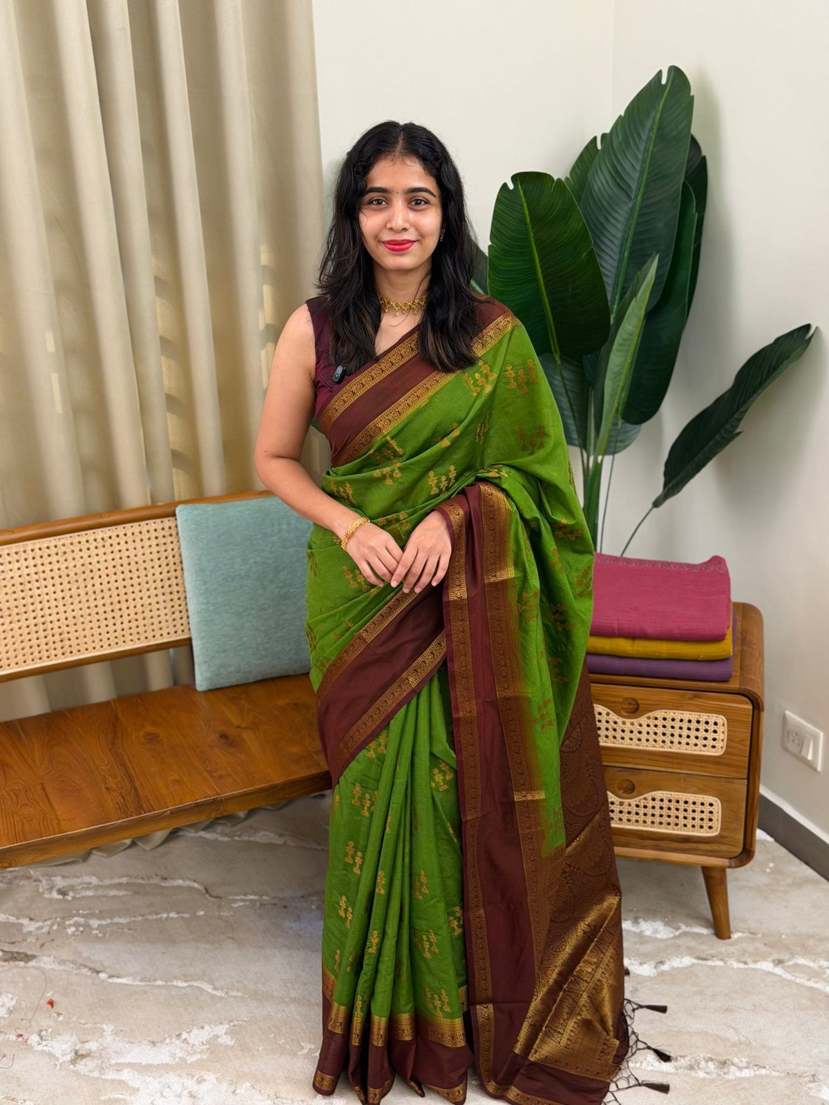LIYA GREEN:SEMI BANARASI SAREE - aurimo.inLIYA GREEN:SEMI BANARASI SAREE