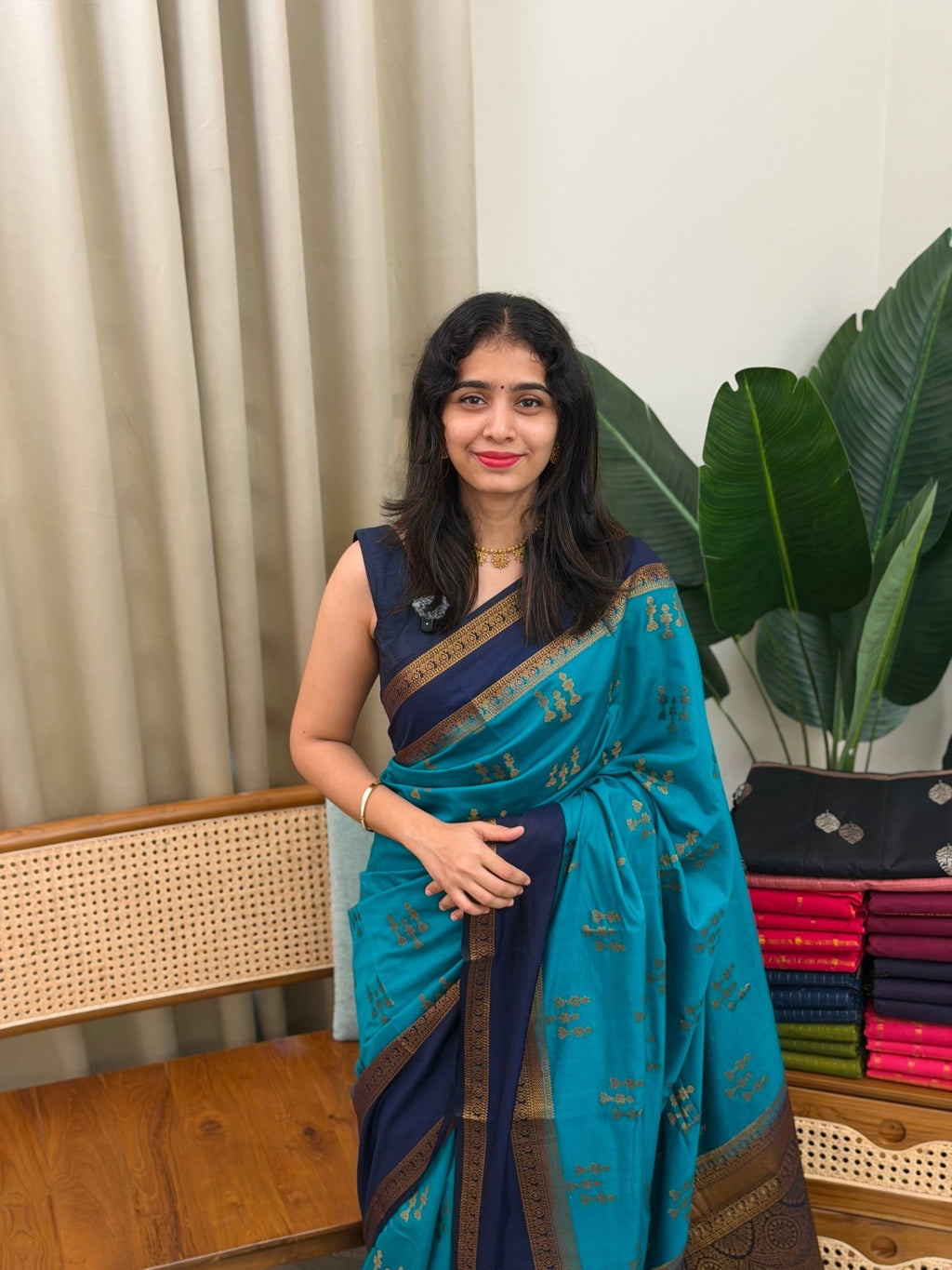 LIYA PEACOCK GREEN:SEMI BANARASI SAREE - aurimo.inLIYA PEACOCK GREEN:SEMI BANARASI SAREE