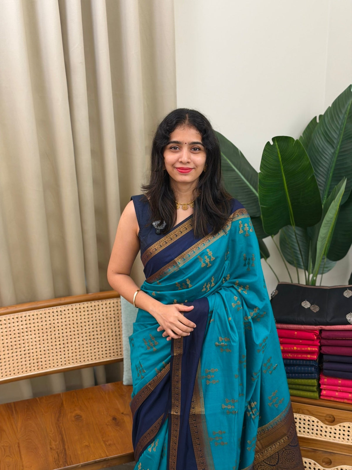LIYA PEACOCK GREEN:SEMI BANARASI SAREE - aurimo.inLIYA PEACOCK GREEN:SEMI BANARASI SAREE