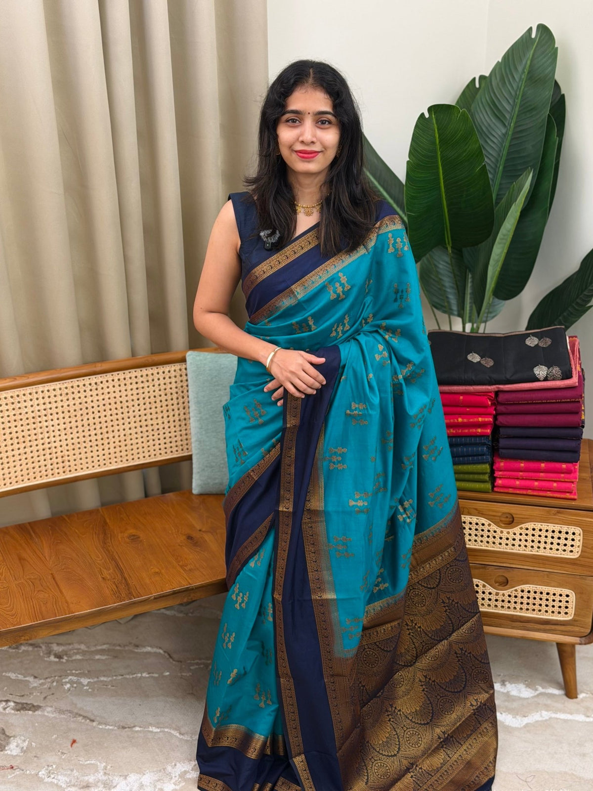 LIYA PEACOCK GREEN:SEMI BANARASI SAREE - aurimo.inLIYA PEACOCK GREEN:SEMI BANARASI SAREE