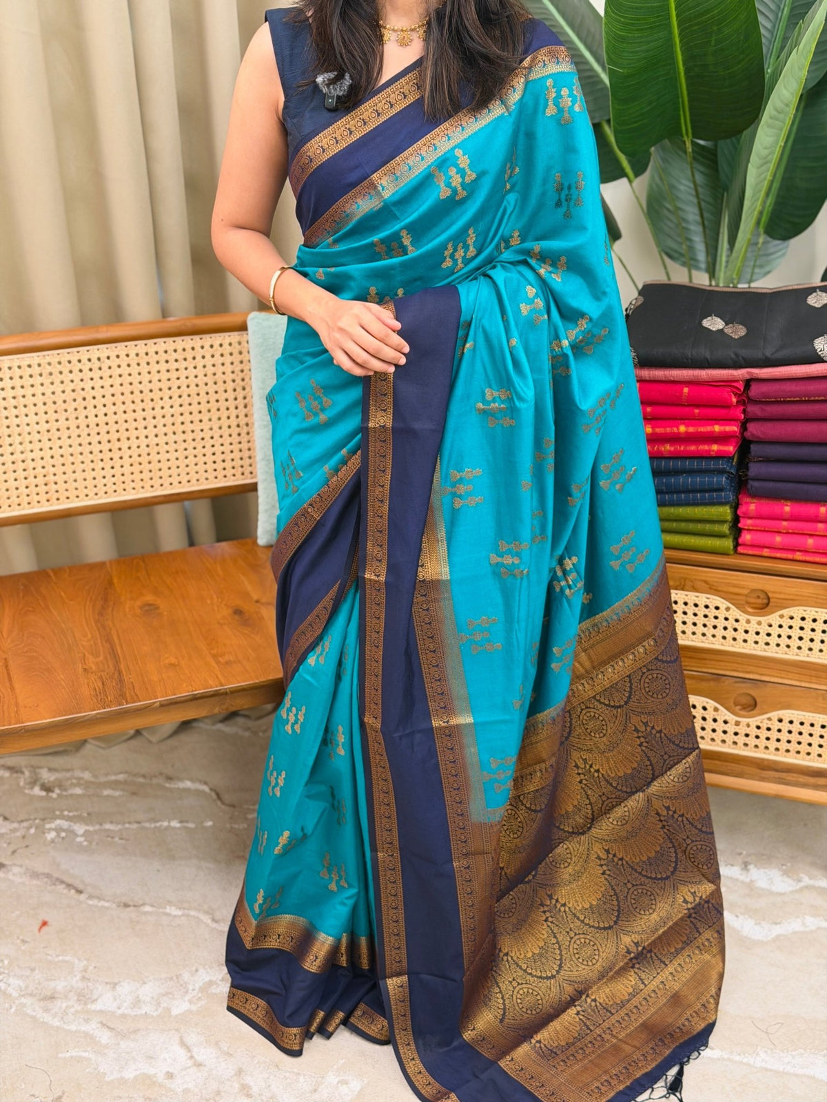 LIYA PEACOCK GREEN:SEMI BANARASI SAREE - aurimo.inLIYA PEACOCK GREEN:SEMI BANARASI SAREE