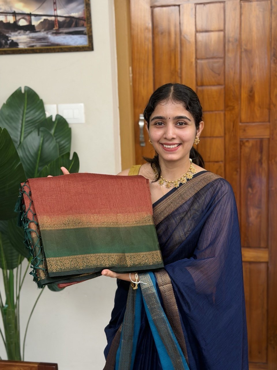 MALLIKA BROWN :PREMIUM LINEN JUTE SAREE - aurimo.inMALLIKA BROWN :PREMIUM LINEN JUTE SAREE