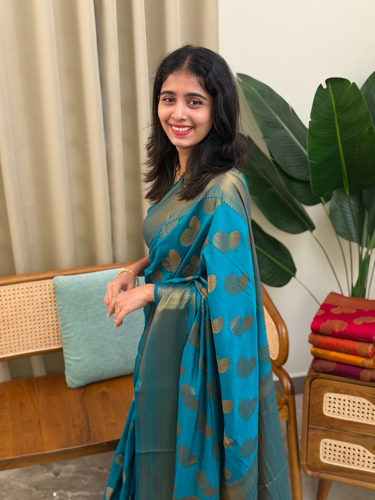 MEENAKSHI PEACOCK GREEN:SEMI BANARASI SAREE - aurimo.inMEENAKSHI PEACOCK GREEN:SEMI BANARASI SAREE