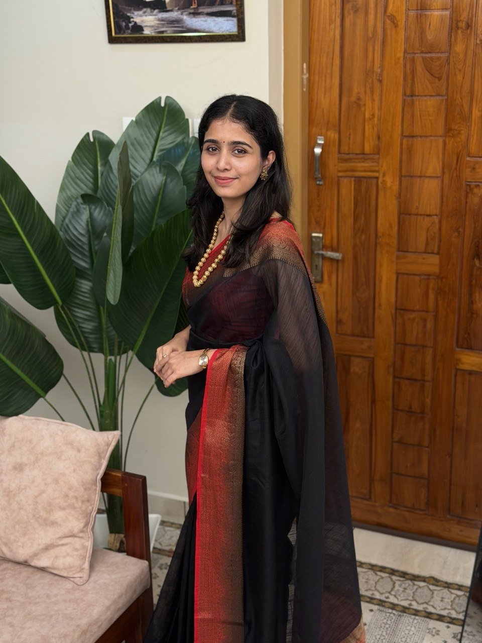 MENAKA BLACK AND RED :PREMIUM LINEN JUTE SAREE - aurimo.inMENAKA BLACK AND RED :PREMIUM LINEN JUTE SAREE