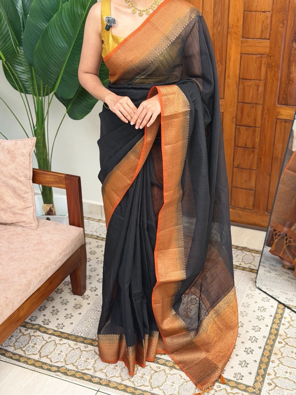 MENAKA BLACK AND YELLOW:PREMIUM LINEN JUTE SAREE - aurimo.inMENAKA BLACK AND YELLOW:PREMIUM LINEN JUTE SAREE