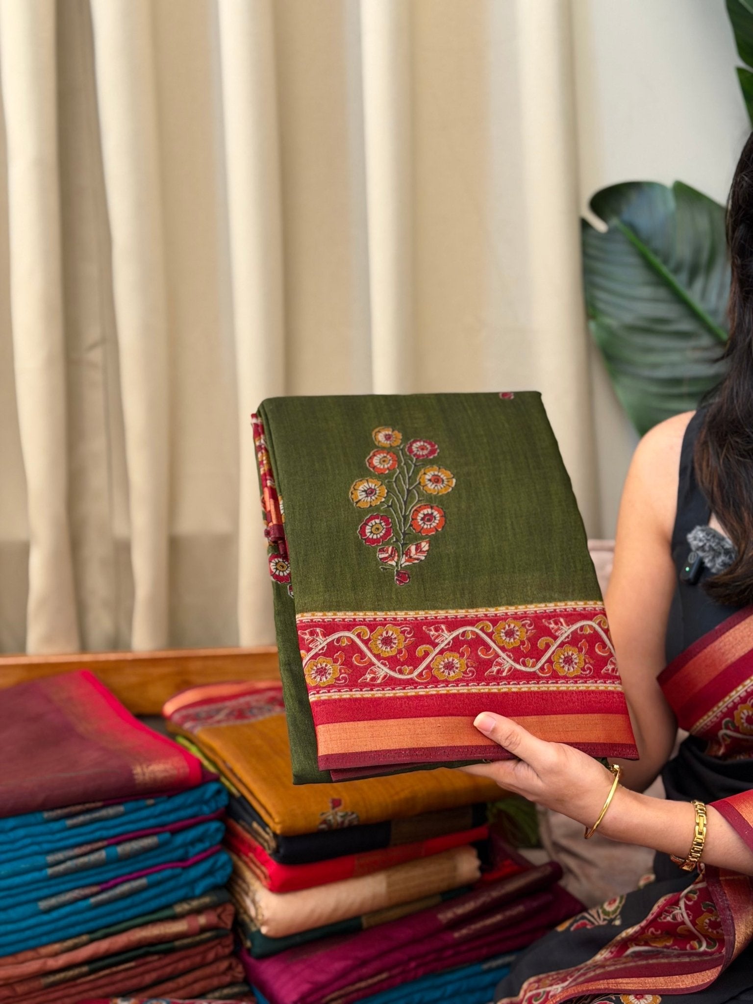 MILA GREEN:CHANDERI SILK SAREE - aurimo.inMILA GREEN:CHANDERI SILK SAREE