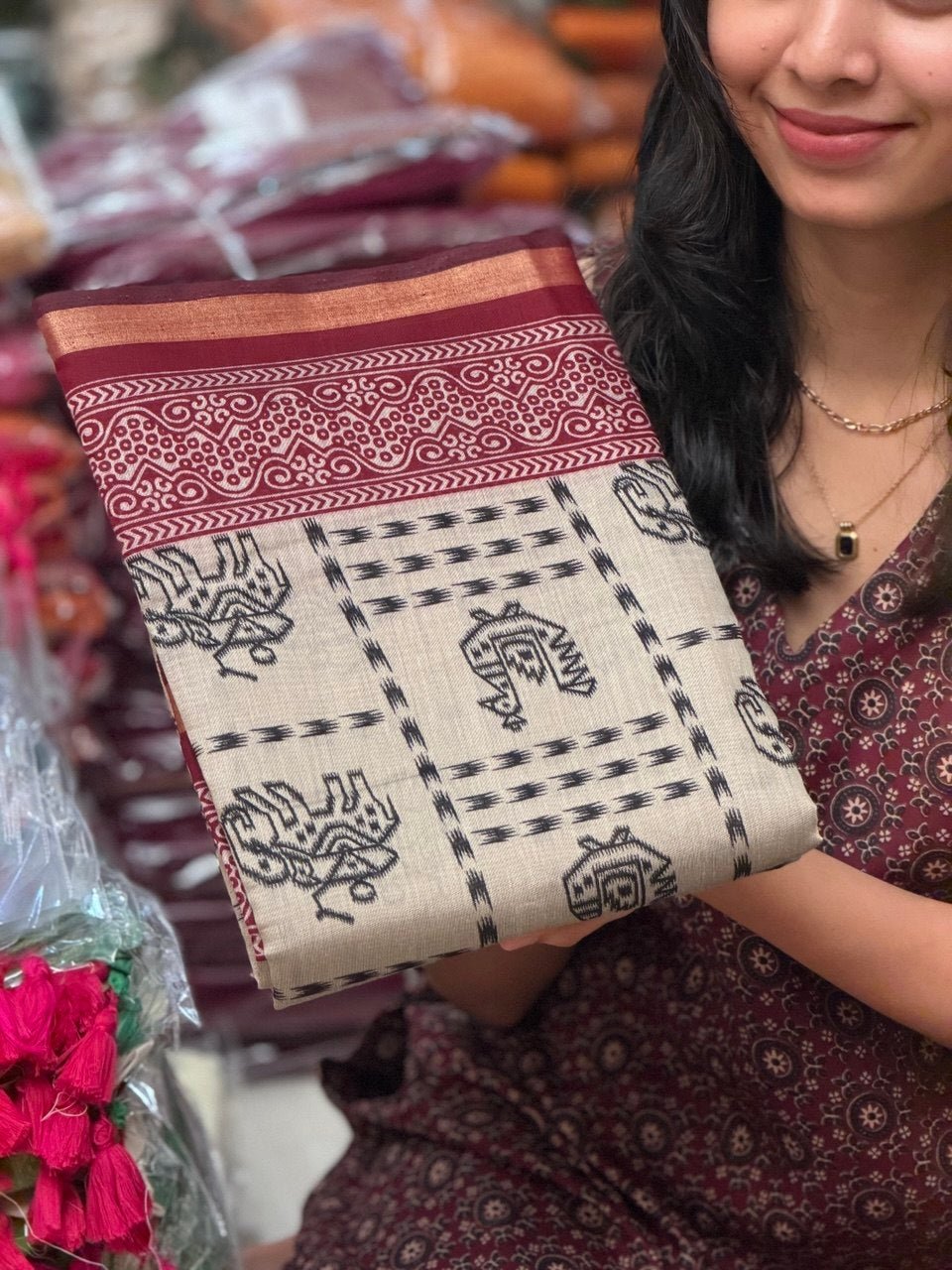 MOZHI MAROON:CHANDERI SILK SAREE - aurimo.inMOZHI MAROON:CHANDERI SILK SAREE