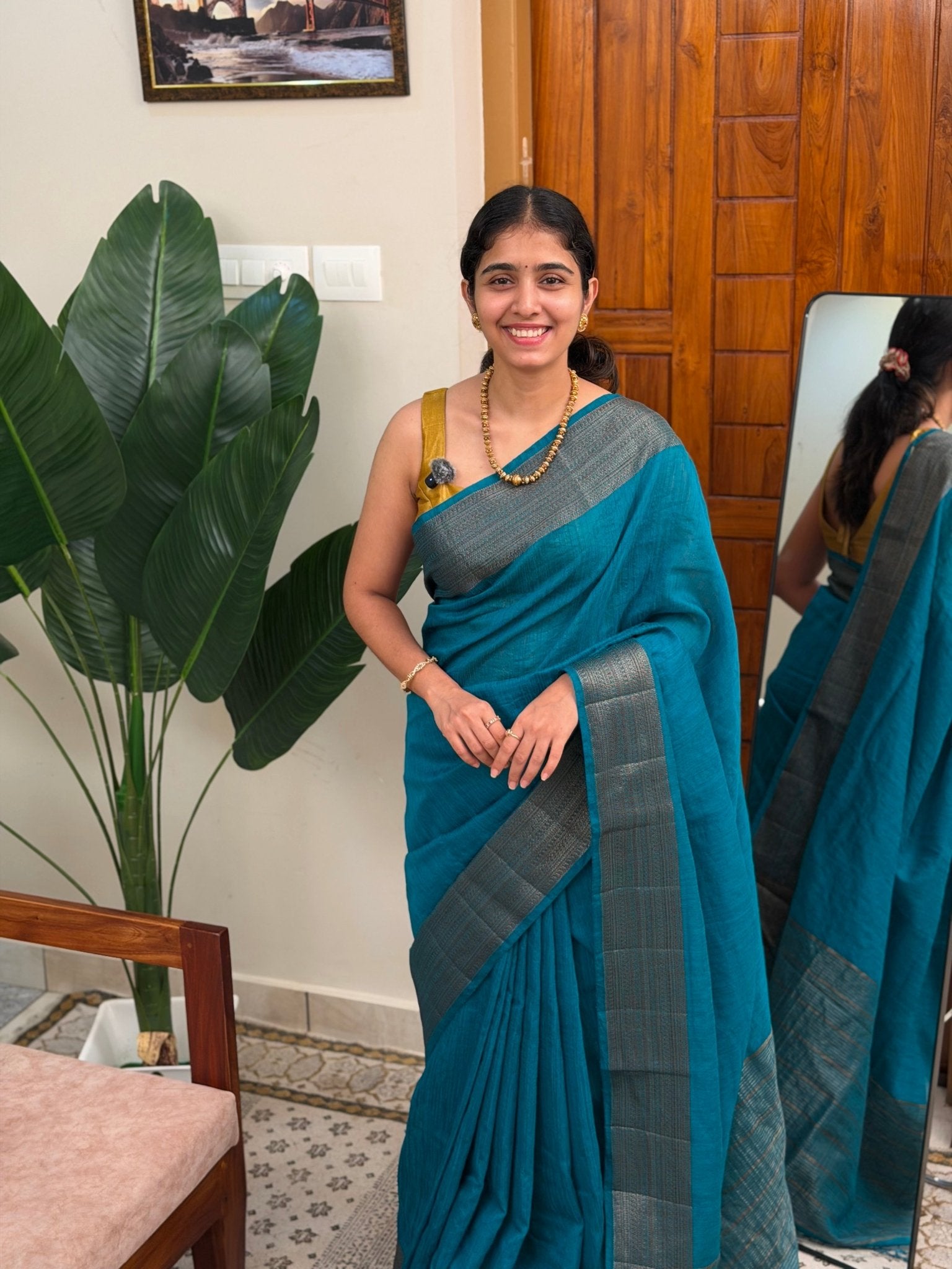 NILA PEACOCK GREEN:PREMIUM LINEN JUTE SAREE - aurimo.inNILA PEACOCK GREEN:PREMIUM LINEN JUTE SAREE