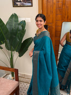 NILA PEACOCK GREEN:PREMIUM LINEN JUTE SAREE - aurimo.inNILA PEACOCK GREEN:PREMIUM LINEN JUTE SAREE