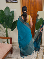 NILA PEACOCK GREEN:PREMIUM LINEN JUTE SAREE - aurimo.inNILA PEACOCK GREEN:PREMIUM LINEN JUTE SAREE