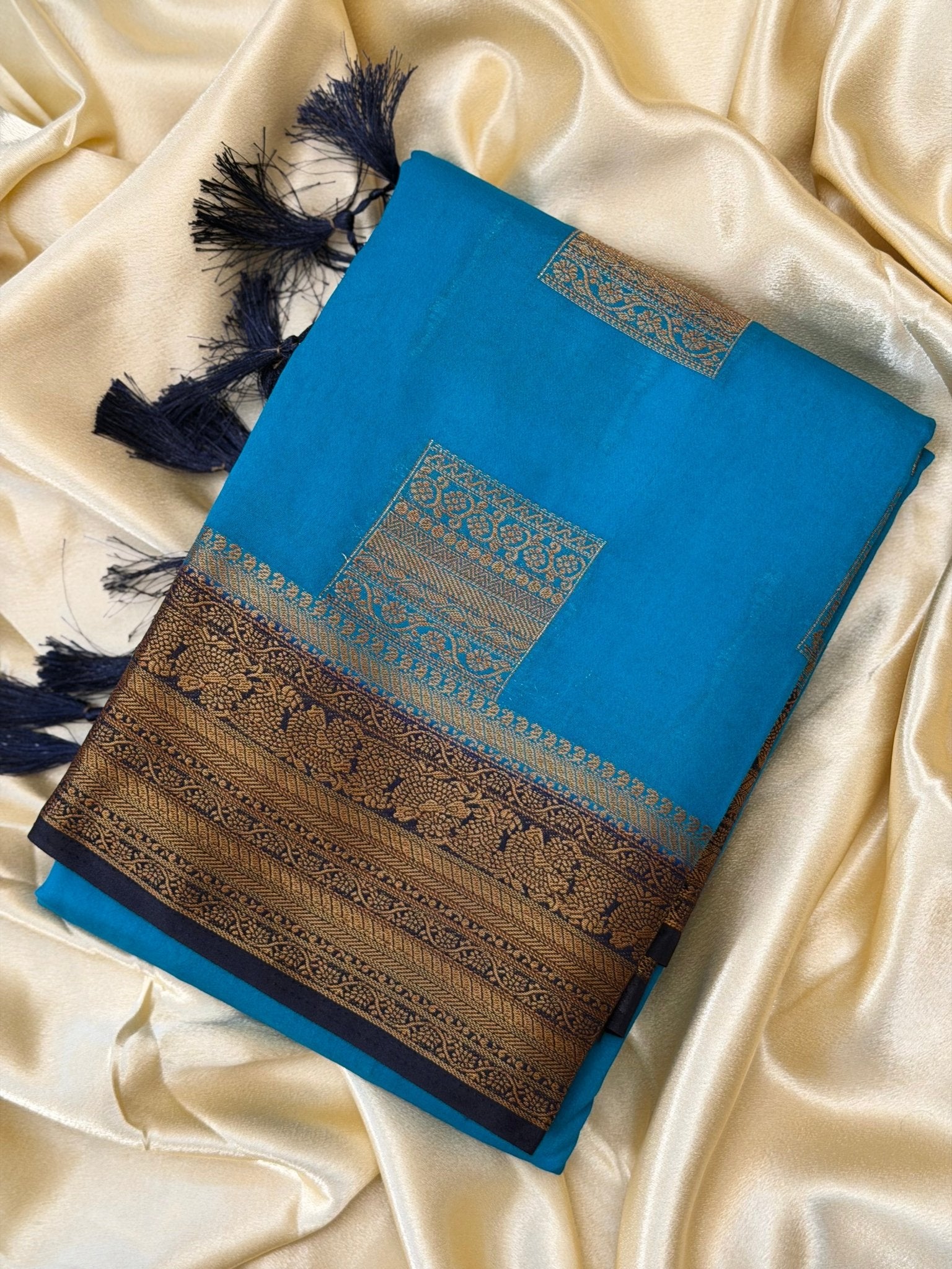 PALLAVI BLUE :SEMI BANARASI SAREE - aurimo.inPALLAVI BLUE :SEMI BANARASI SAREE