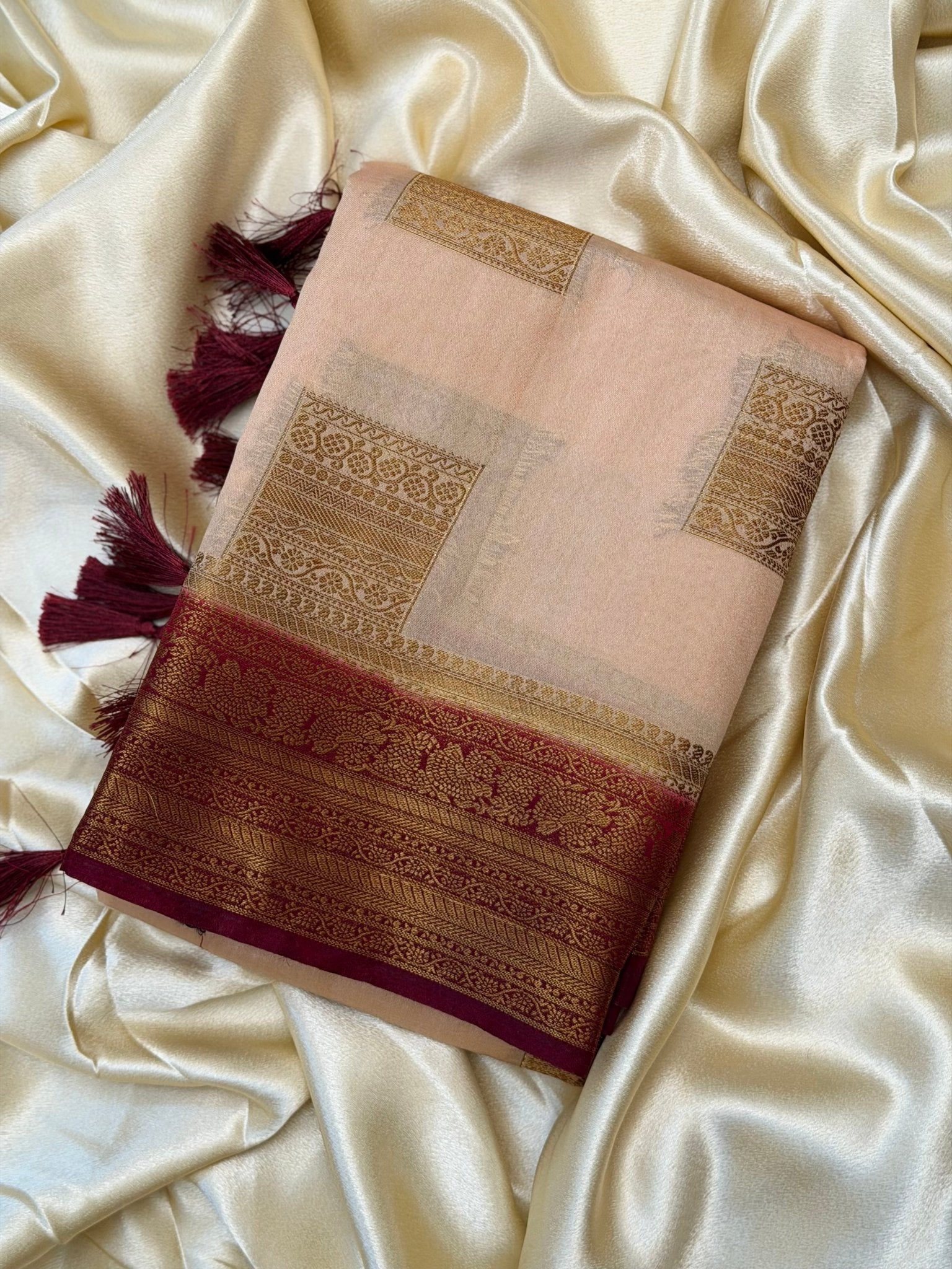 PALLAVI CHICKOO :SEMI BANARASI SAREE - aurimo.inPALLAVI CHICKOO :SEMI BANARASI SAREE