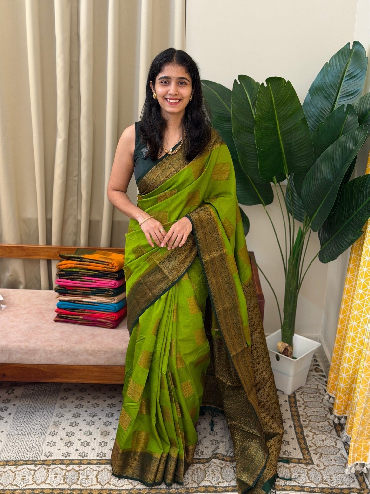 PALLAVI GREEN AND GREEN :SEMI BANARASI SAREE - aurimo.inPALLAVI GREEN AND GREEN :SEMI BANARASI SAREE