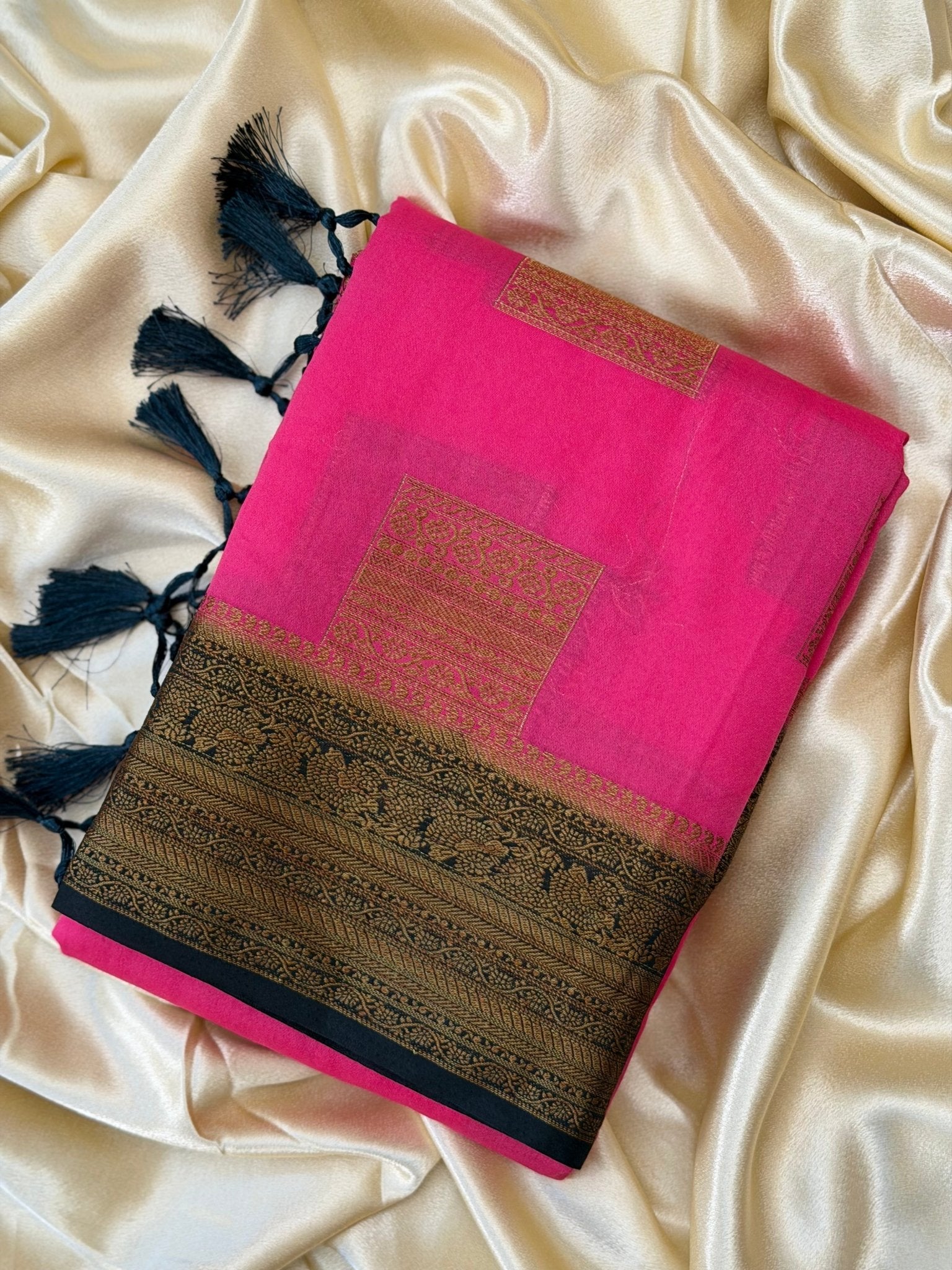 PALLAVI PINK :SEMI BANARASI SAREE - aurimo.inPALLAVI PINK :SEMI BANARASI SAREE