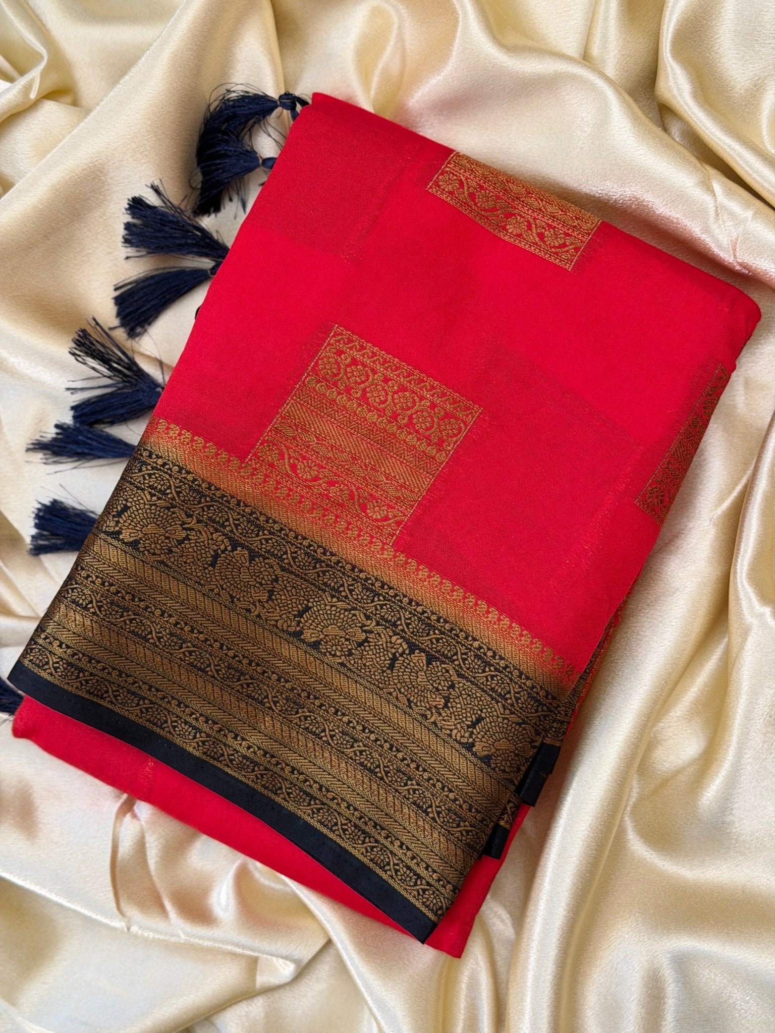 PALLAVI PINKISH RED :SEMI BANARASI SAREE - aurimo.inPALLAVI PINKISH RED :SEMI BANARASI SAREE