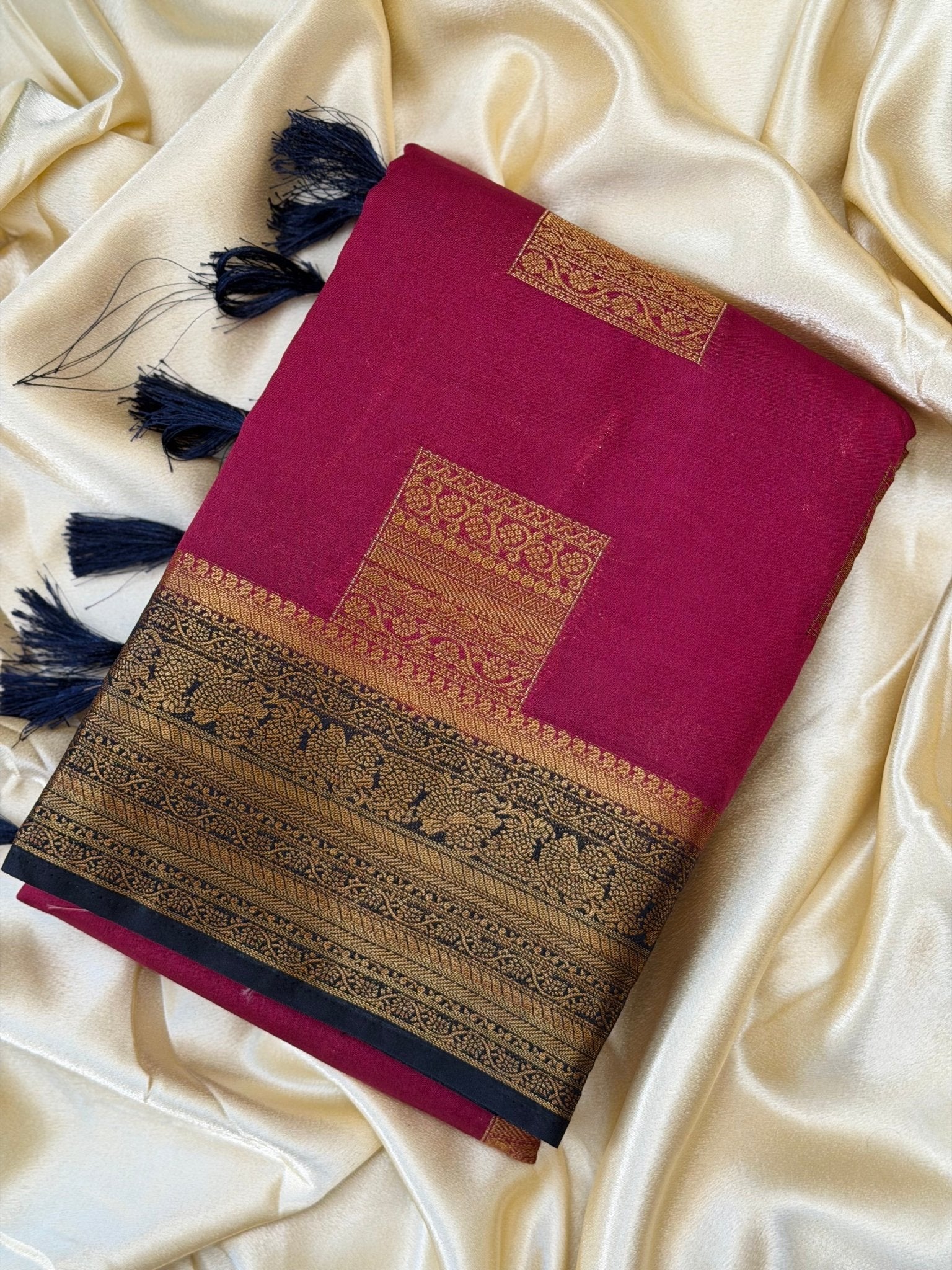 PALLAVI VADAMULLA :SEMI BANARASI SAREE - aurimo.inPALLAVI VADAMULLA :SEMI BANARASI SAREE