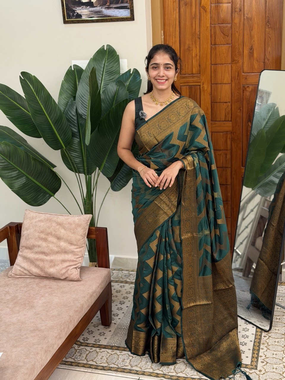 PANCHAMI GREEN:SEMI BANARASI SAREE - aurimo.inPANCHAMI GREEN:SEMI BANARASI SAREE