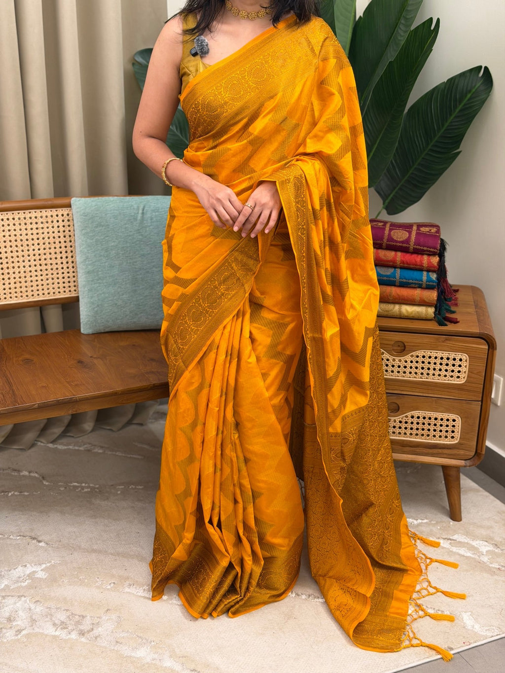 PANCHAMI YELLOW:SEMI BANARASI SAREE - aurimo.inPANCHAMI YELLOW:SEMI BANARASI SAREE